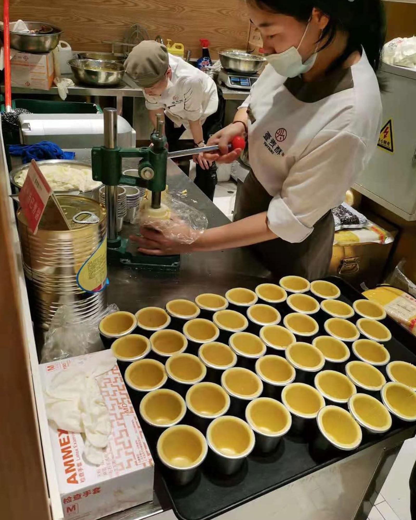 Macchina per la preparazione di crostate all'uovo, strumento manuale per gusci di crostate alla crema pasticcera, dispositivo di formatura portatile, perfetto per cuocere torte e gusci di waffle