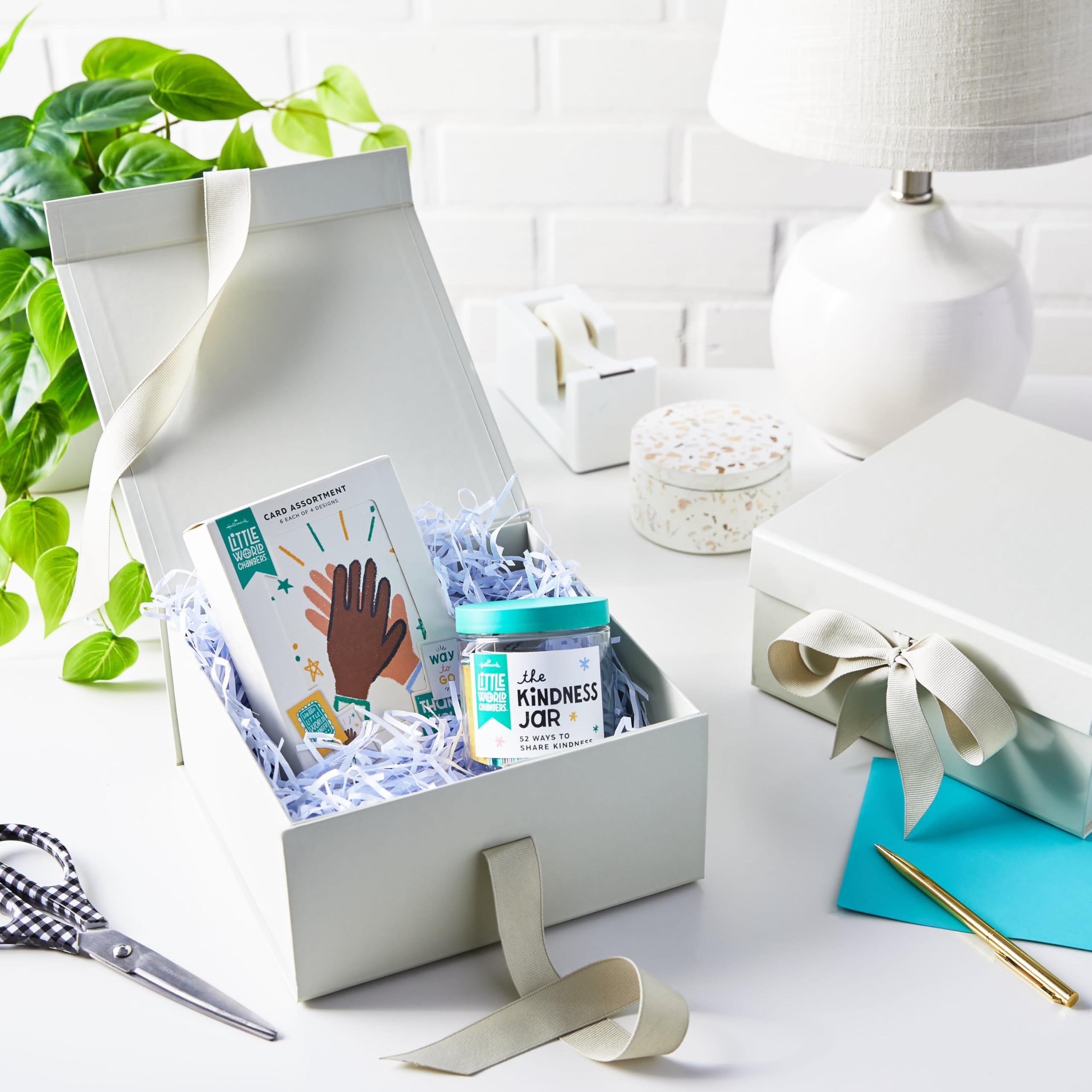 Snapklik.com : Hallmark Medium Gift Boxes