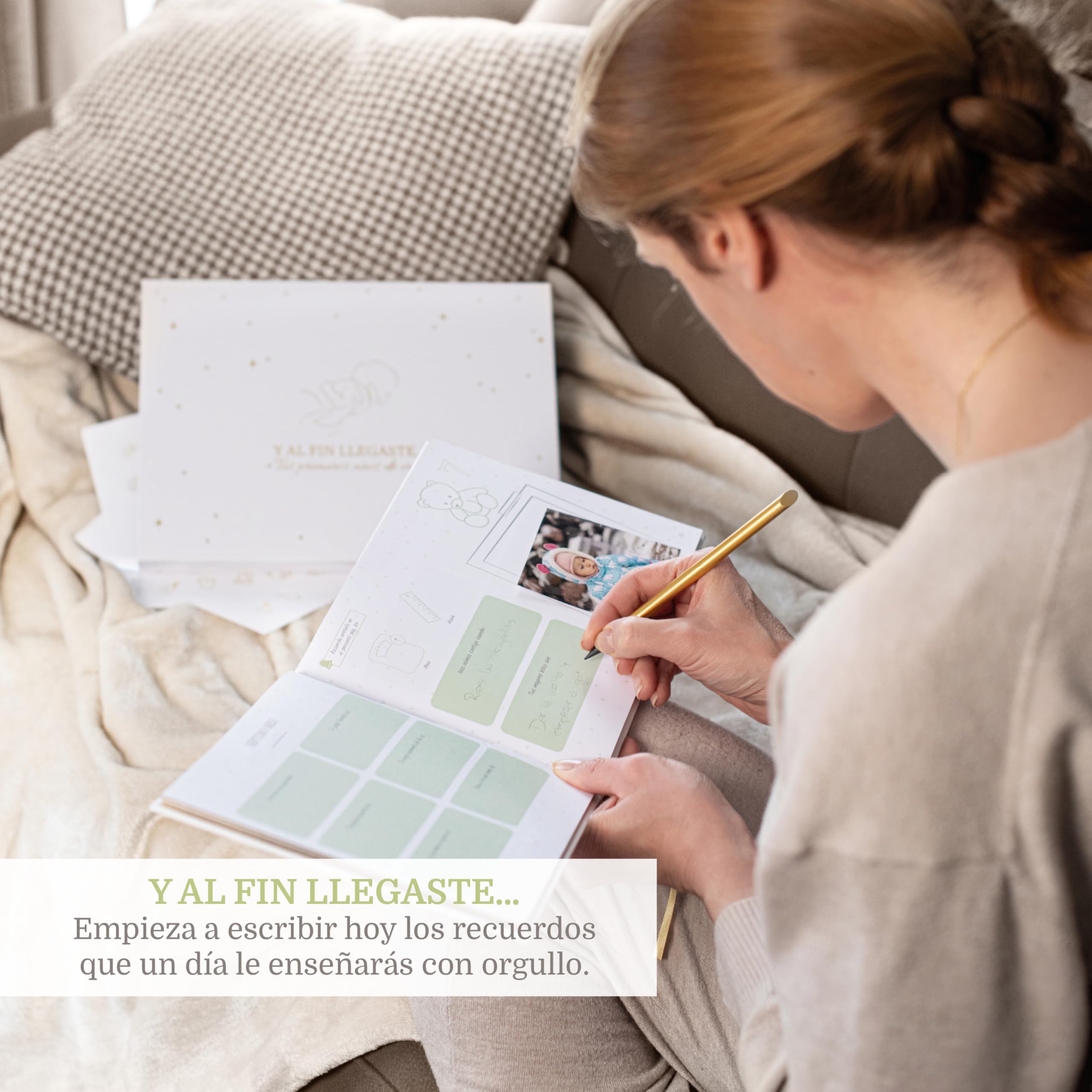 Album Fotos Bebe Primer Año + Lápiz Metálico + Caja Regalo con Cierre Magnético + Pegatinas | Libro Recuerdos Bebe | Album Bebe Recien Nacido hasta los 5 Años (Español)