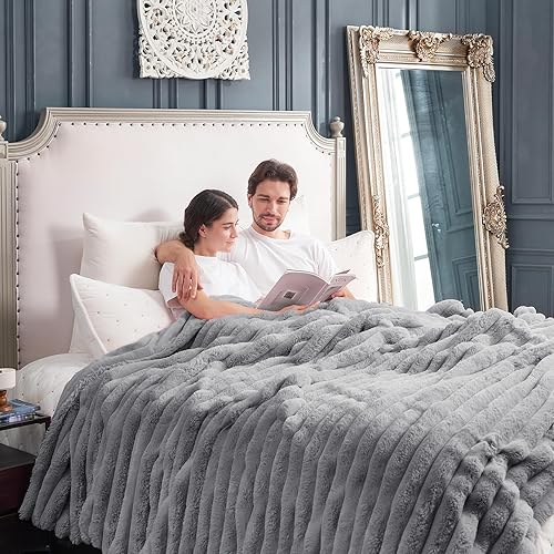 Cozy Bliss Faux Fur Throw Blanket for Couch, Cozy Warm