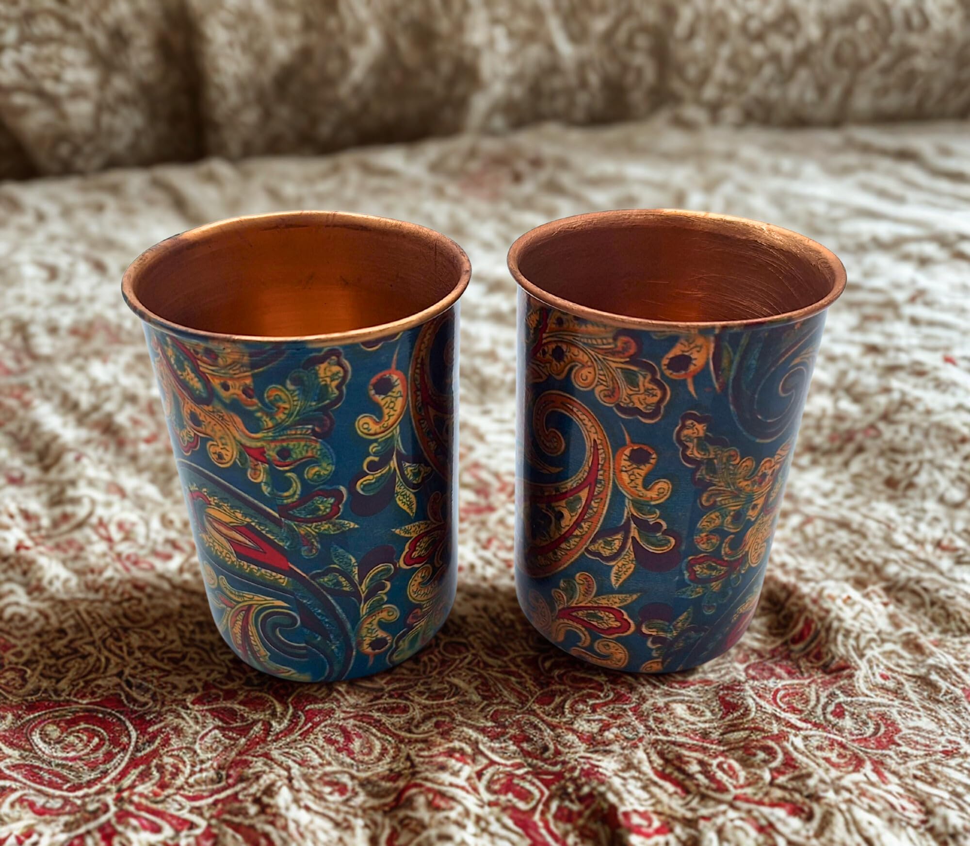 Kupferbecher 2er Set – Premium Copper Cup aus 99,9% reinem Kupfer – 250 ml Ayurveda Trinkbecher für Wasser – handgefertigt in Indien – traditioneller Kupfer Wasserbecher (Meenakari Flower)
