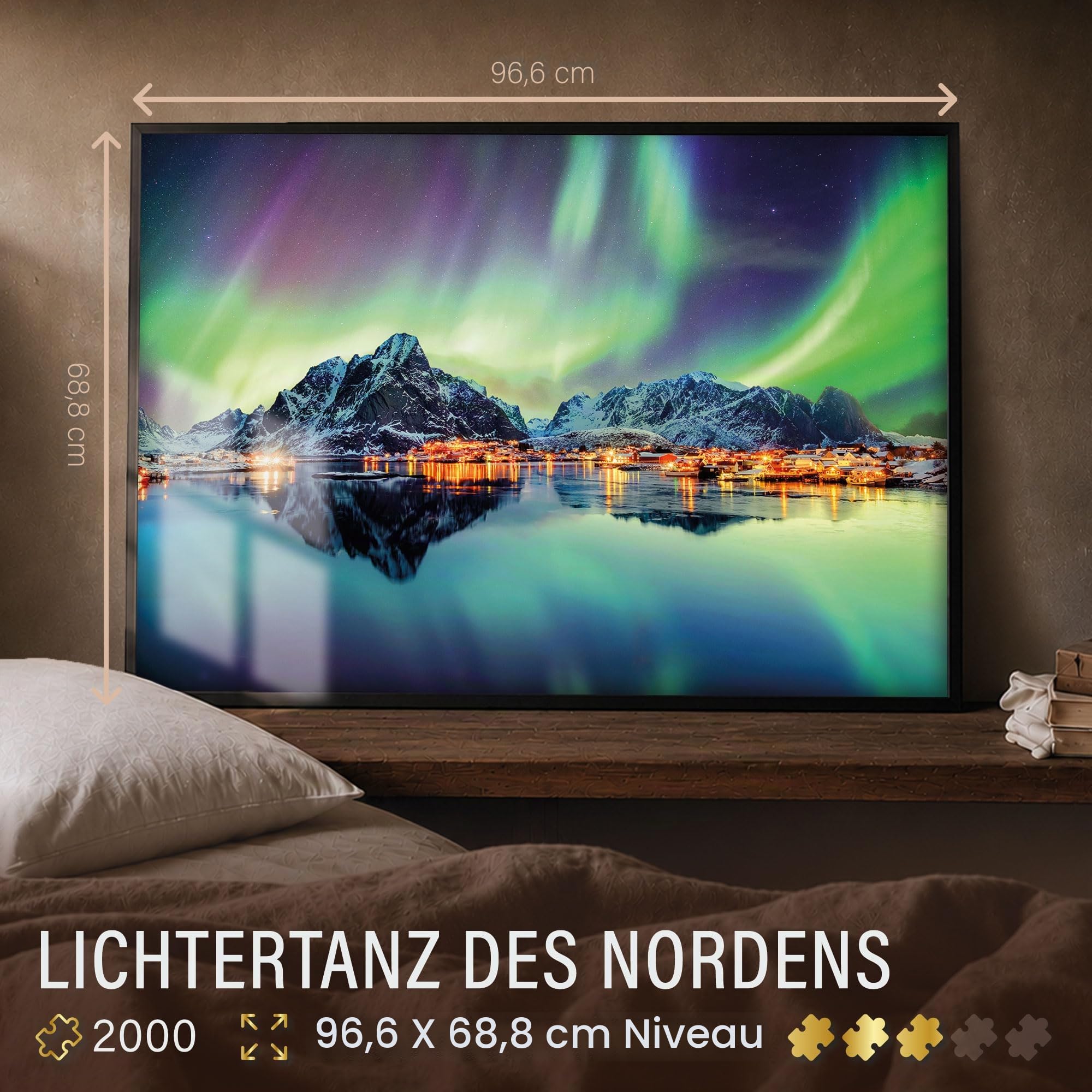 Ulmer Puzzleschmiede - 'Danse Lumineuse du Nord' - Puzzle de 2000 Pièces - Aurores Boréales dans le Ciel Nocturne Au-dessus des Villages de Pêcheurs à Lofoten, Norvège