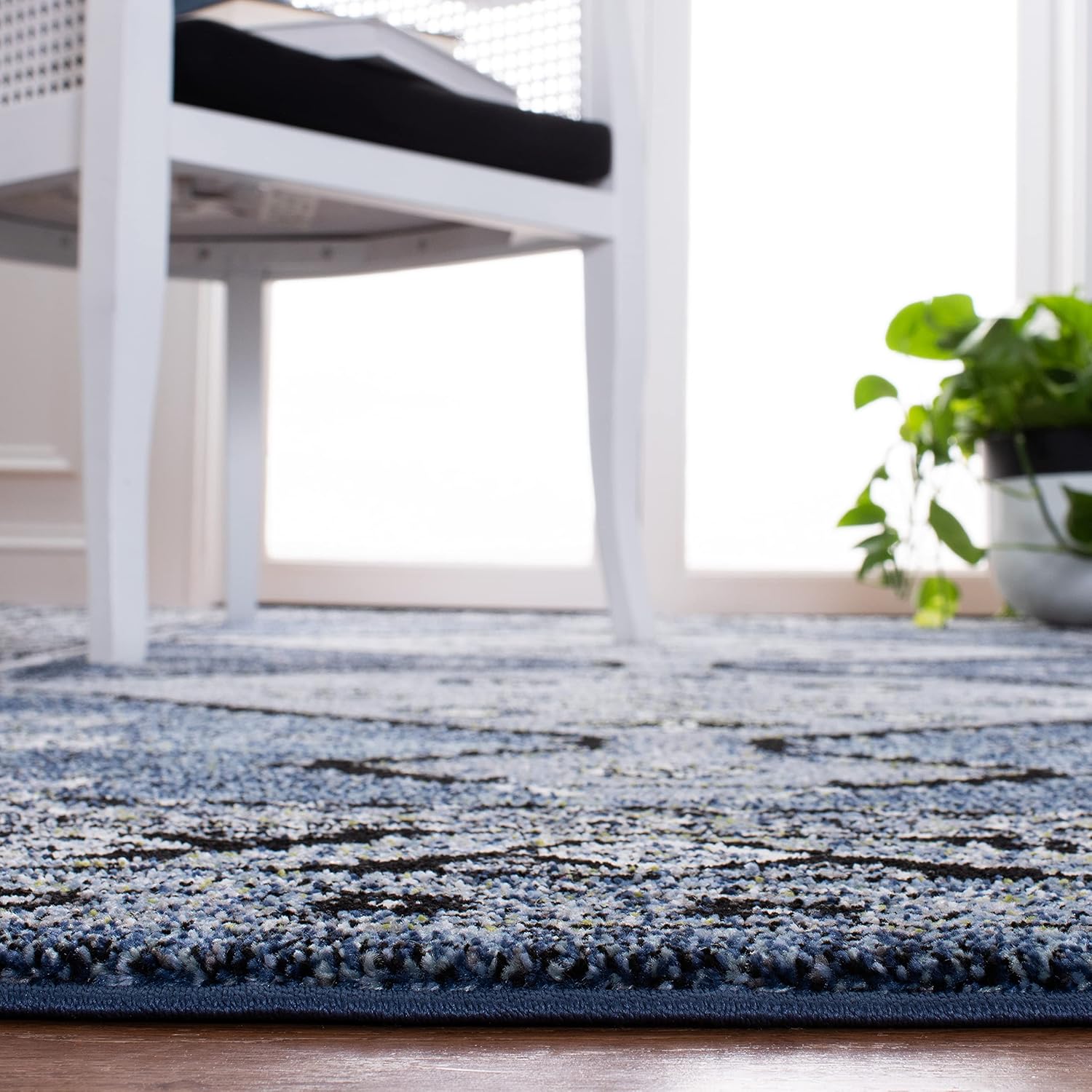 SAFAVIEH Vintage Hamadan Collection Runner Rug - 2'3" x 8', Blue & Grey, Traditional Oriental Design, Non-Shedding & Easy Care, Ideal for High Traffic Areas in Living Room, Bedroom (VTH252M)