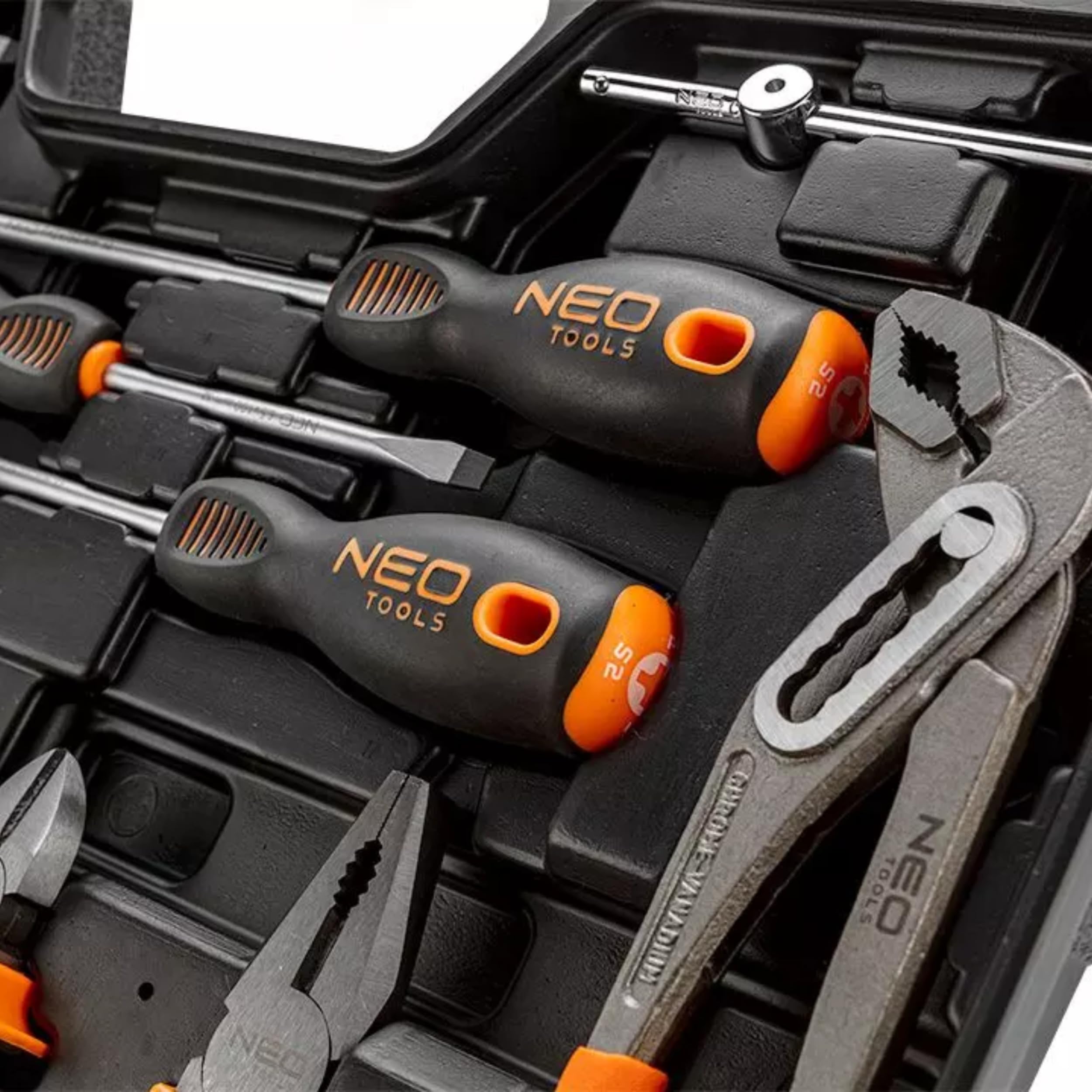 NEO TOOLS Lot de 143 outils en acier CRV pour travaux mécaniques, électriques, sanitaires et ménagers, mallette solide avec pinces métalliques