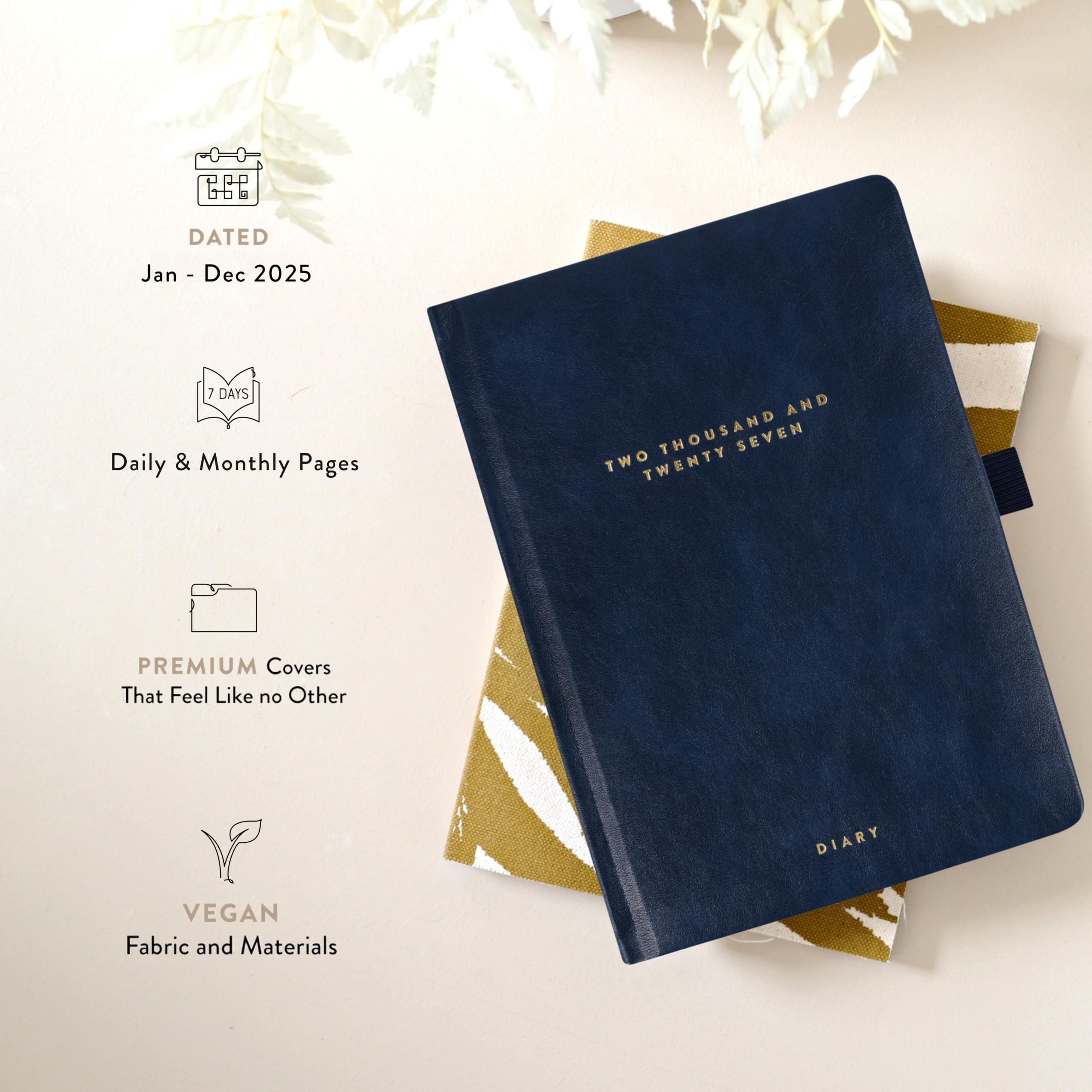 Scribble & Dot Agenda journalier 2027 format A5, 1 jour par page, de janvier à décembre, couverture rigide rembourrée, en similicuir avec aperçus mensuels et pages de notes, boîte cadeau, organiseur
