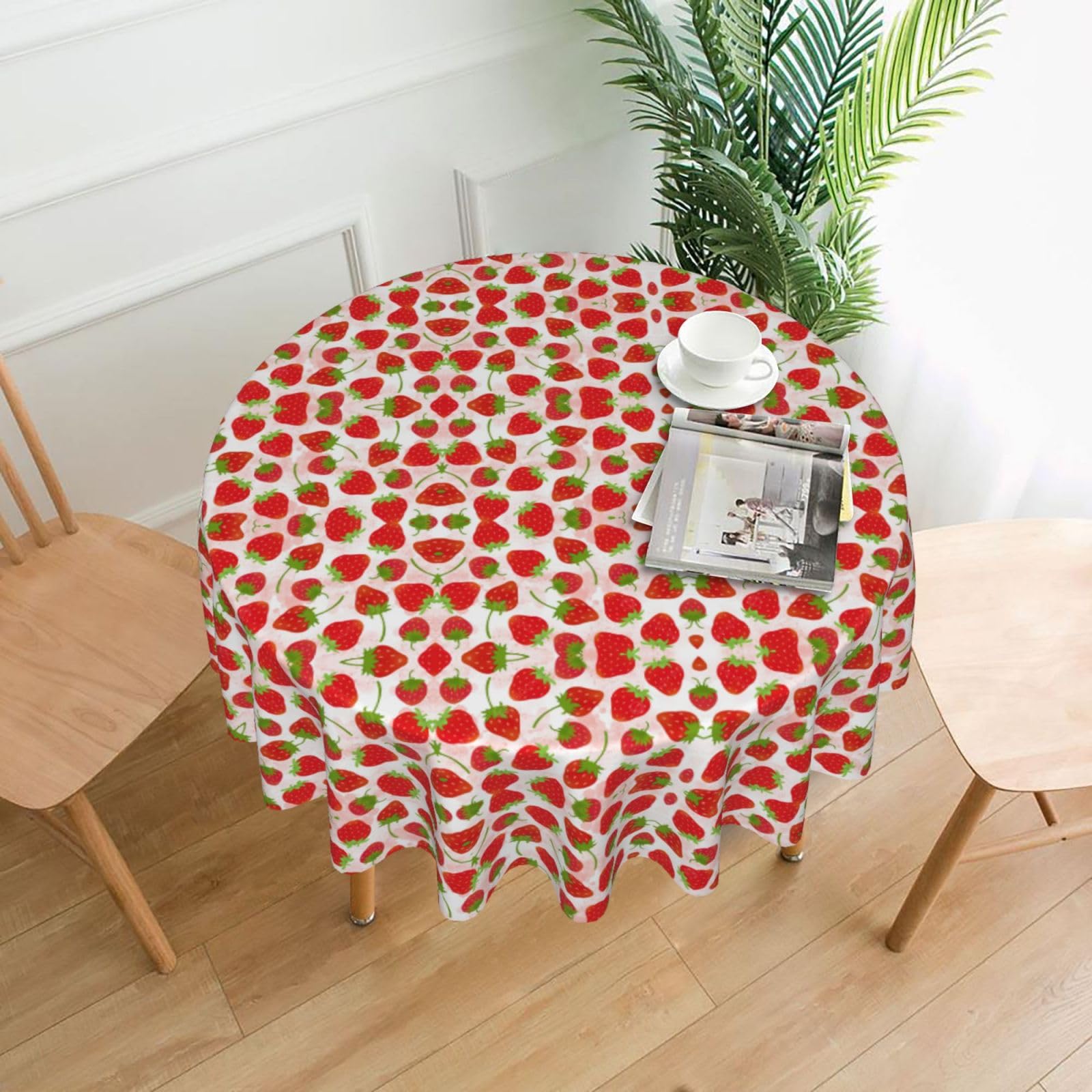 Nappe ronde fraise anti-taches et infroissable pour simplifier les repas