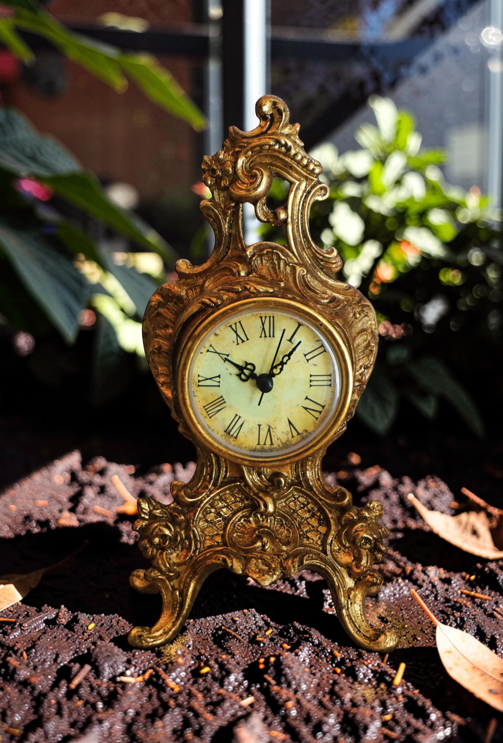 Vintage kunstvolle goldene Tischuhr mit römischen Ziffern Zifferblatt – Antik Stil Dekorative Kaminuhr Barock Harz Schreibtischuhr für Wohnzimmer, Schlafzimmer, Büro & Kaminsims – 20,6 cm