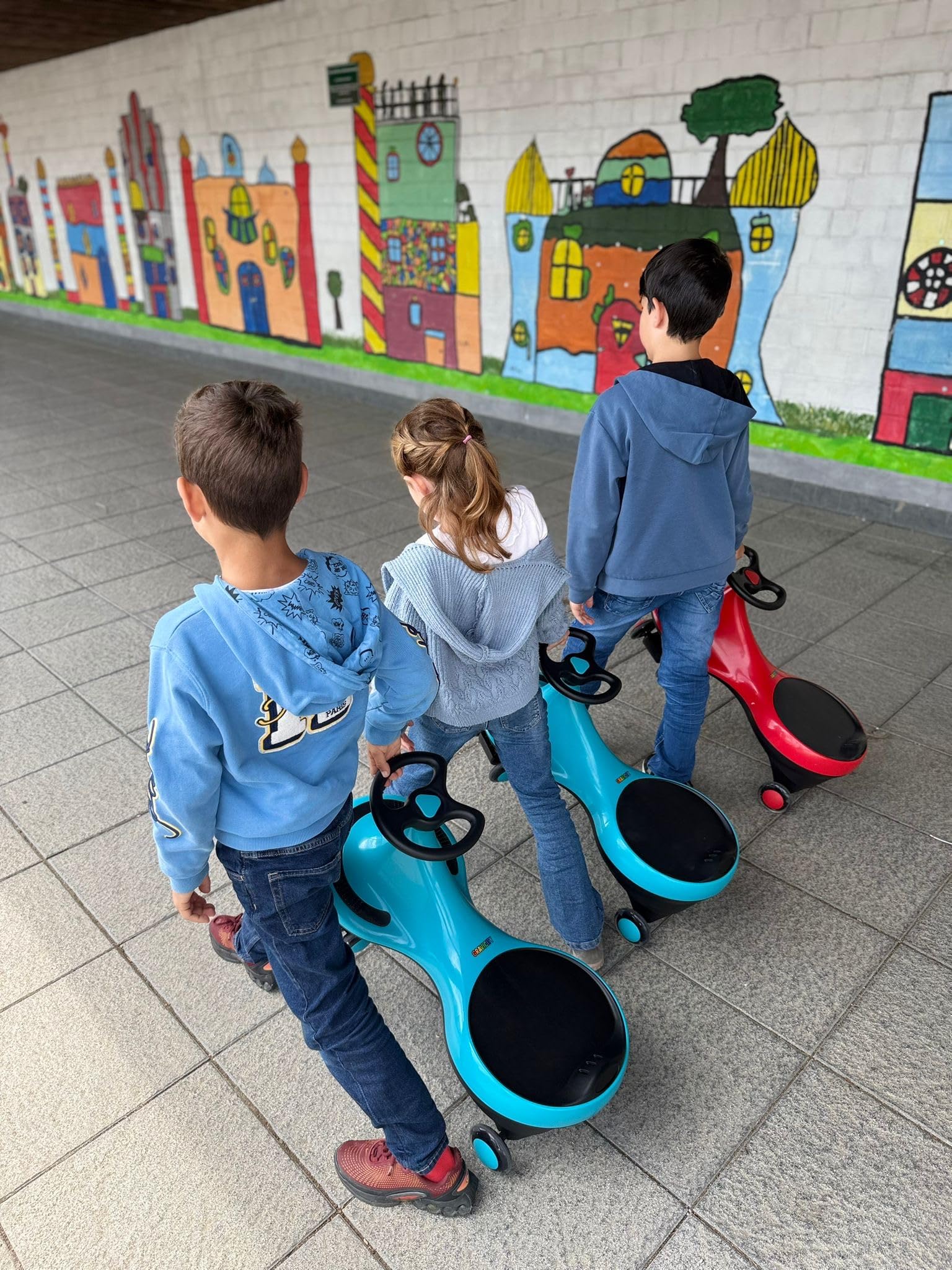 Rutschauto Swingcar Kinderfahrzeug Indoor & Outdoor geeignet Wackelauto GRAVICITY Ride-on Fahrzeug ohne Pedale Schaukelauto Spielzeugauto Wiggle Car.