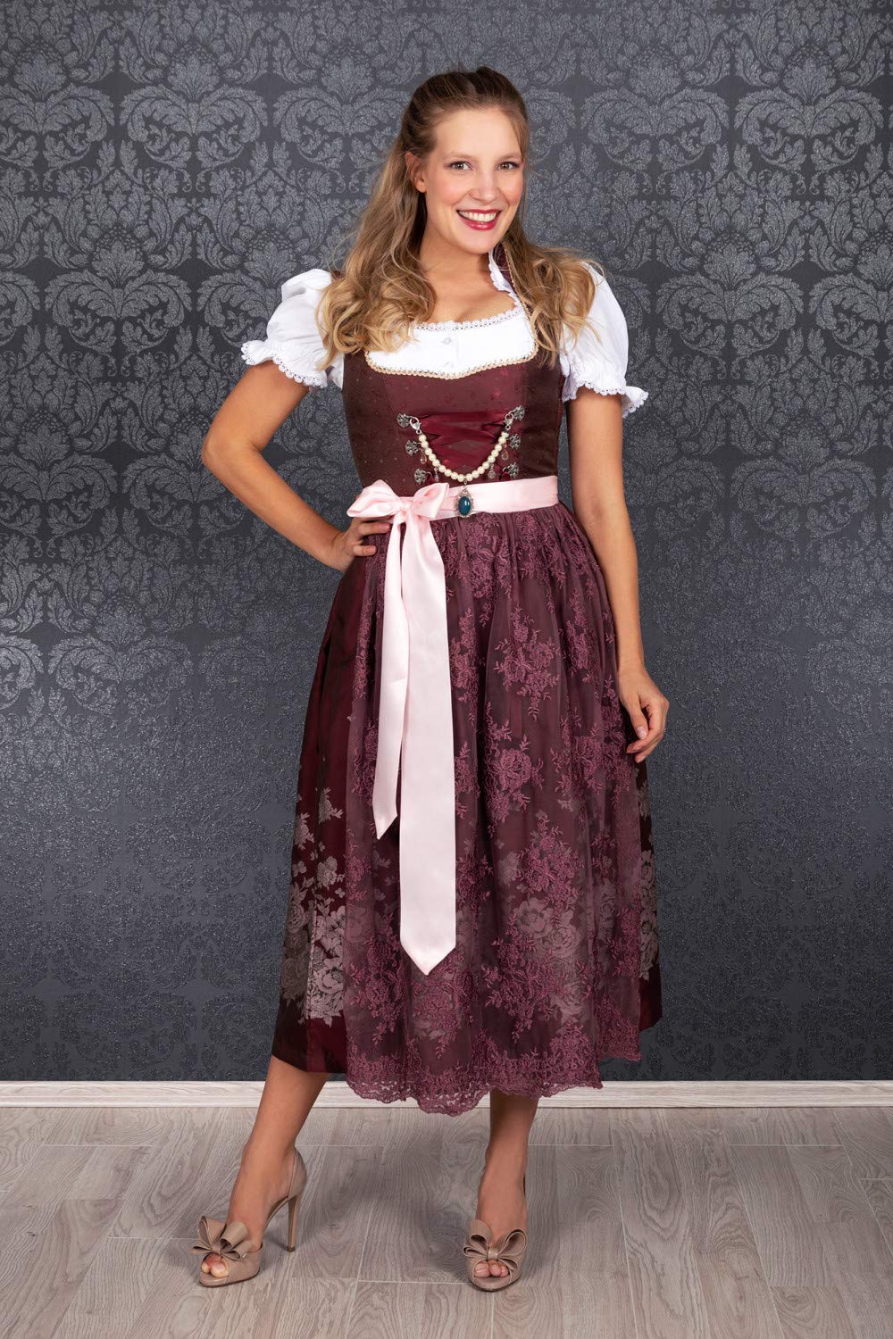 Edelnice Trachtenmode Exklusives Designer Stehkragen Langes Dirndl Stella inkl. Spitzen Dirndlschürze und Charivari