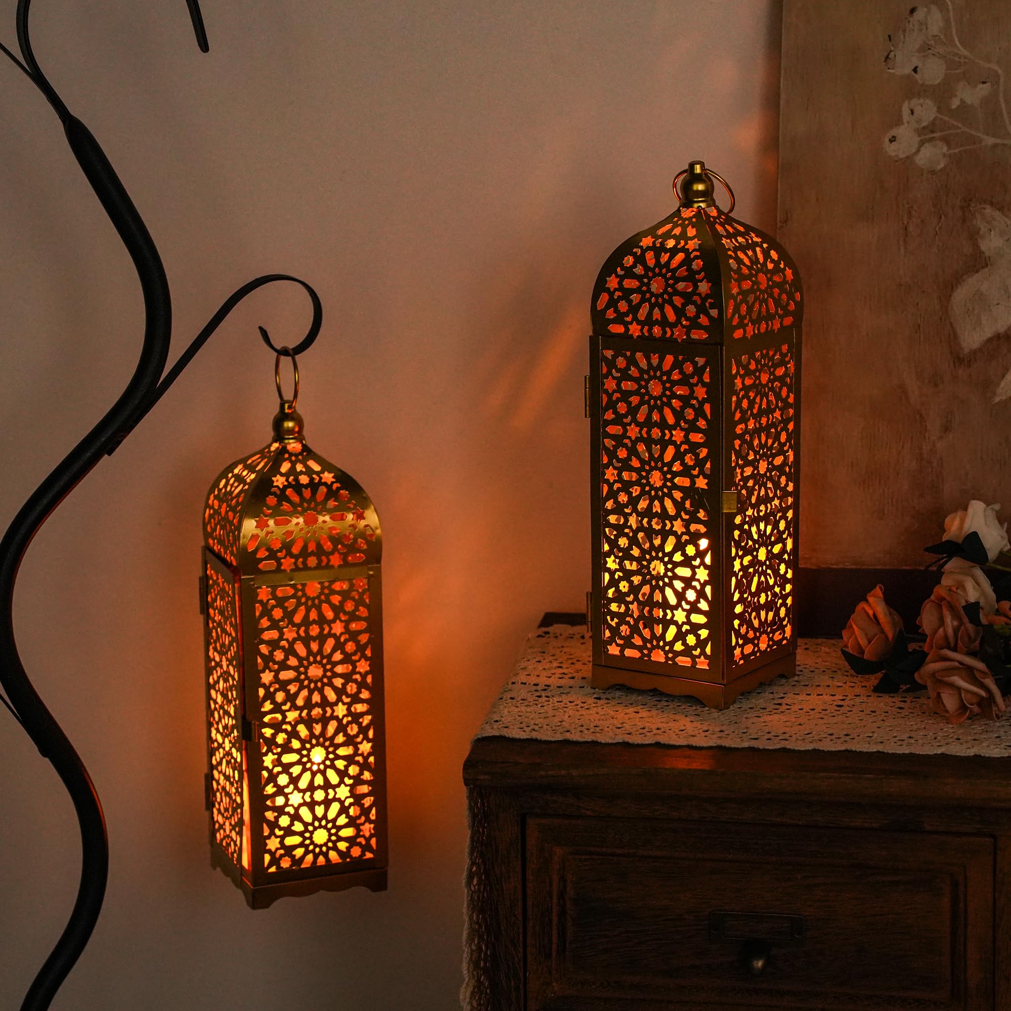 Farol marroquí decorativo de metal de 12.5 pulgadas de alto, farol colgante para el hogar, sala de estar, jardín, patio, fiesta, eventos, mesa, interior (dorado)