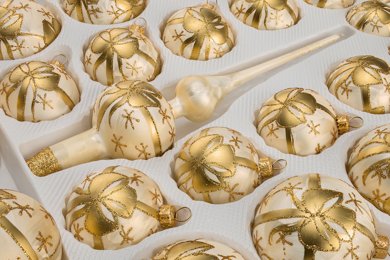 T 39 TLG. Glas-Weihnachtskugeln Set in Ice Champagner Goldene Schleife- Christbaumkugeln - Weihnachtsschmuck-Christbaumschmuck