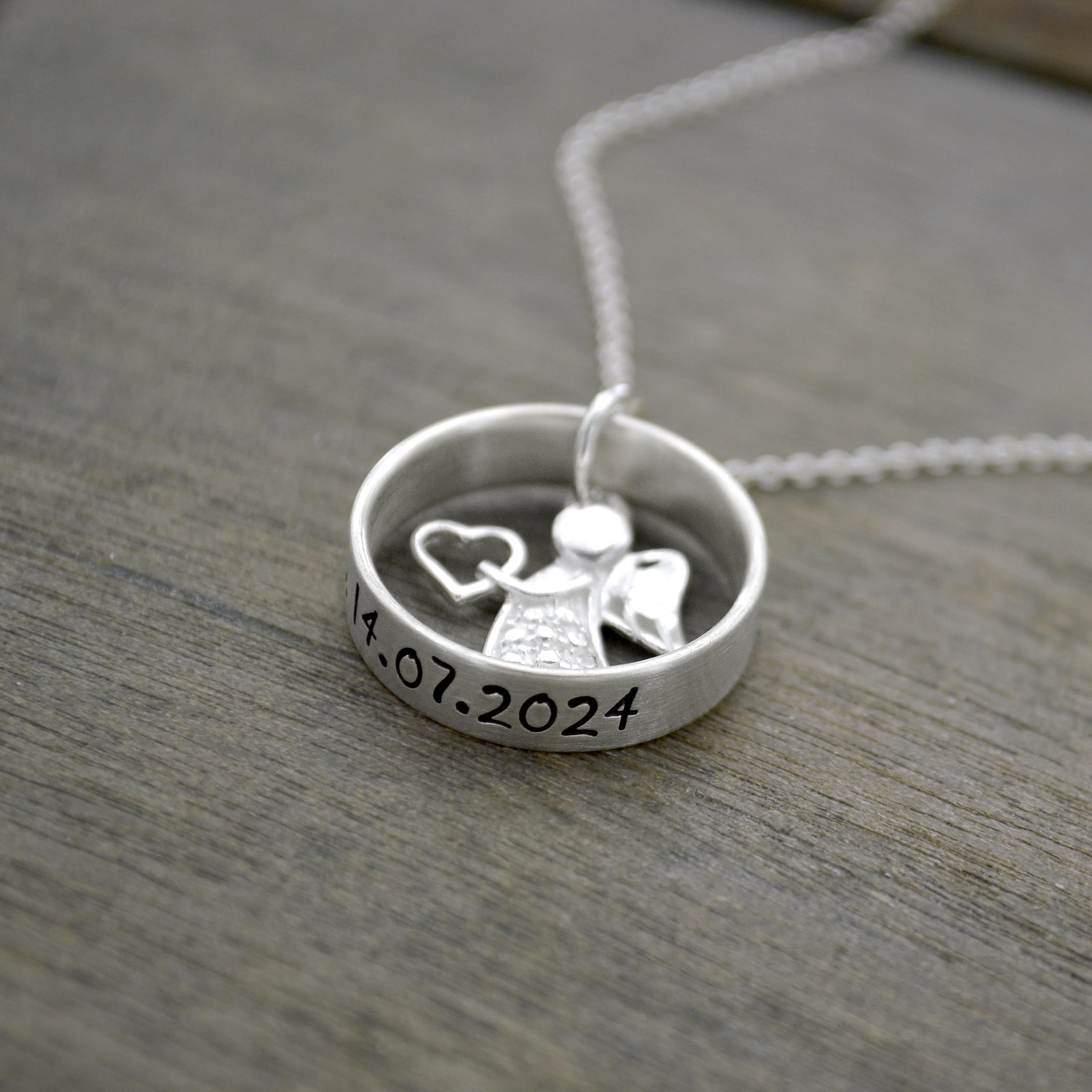 Personalisierte Schutzengel Kette Silber 925 mit Gravur-Ring – Damen & Kinder Halskette mit Engel-Anhänger & Herz – Individuelles Taufgeschenk, Kommunion oder Geburtstag – Durchmesser 20mm