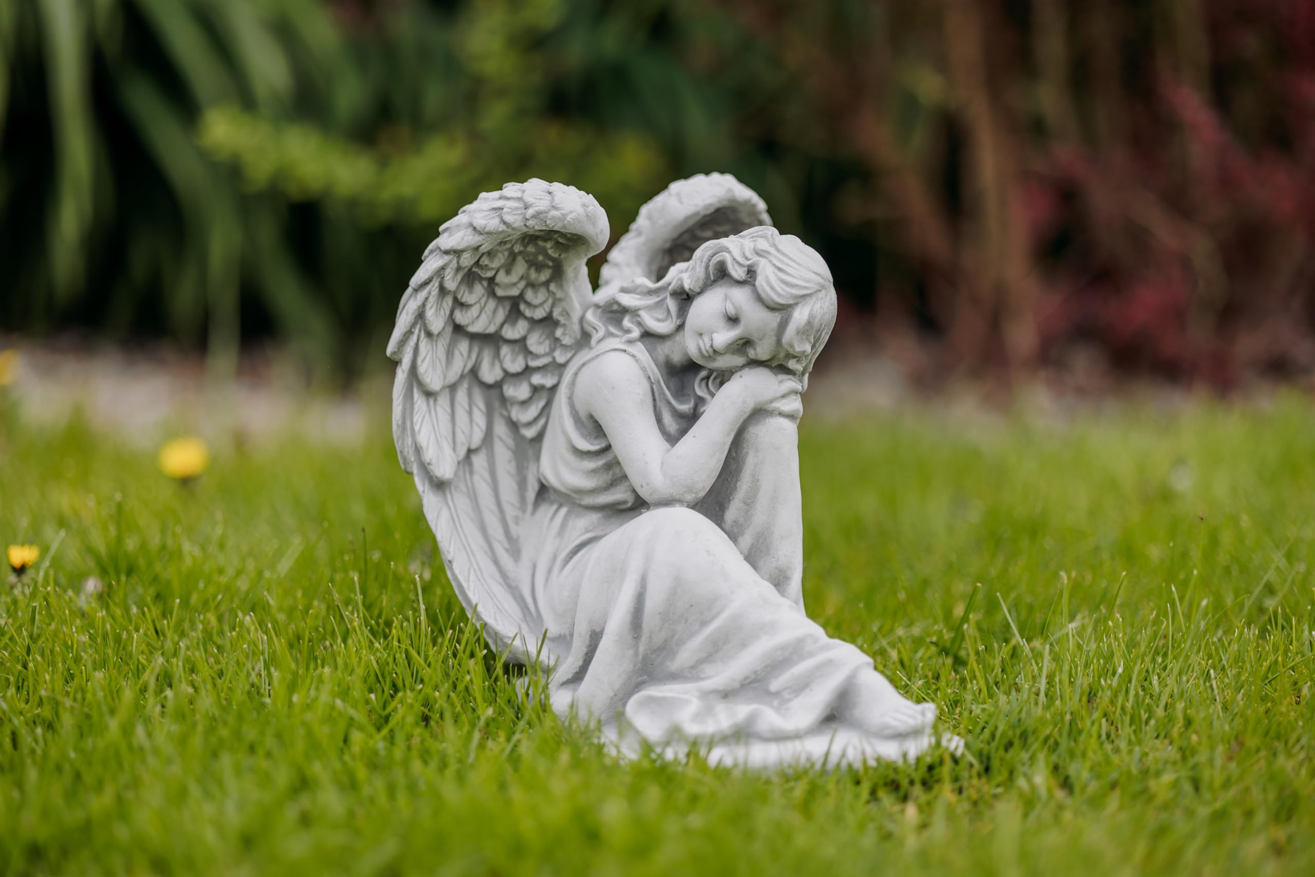 gartendekoparadies.de Schlafender Engel Steinfigur für Garten & Grab, frostfest & wetterfest, aus massivem Steinguss Weißbeton, Grabengel Figur als Grabdeko oder Gartendeko, 25 cm, grau