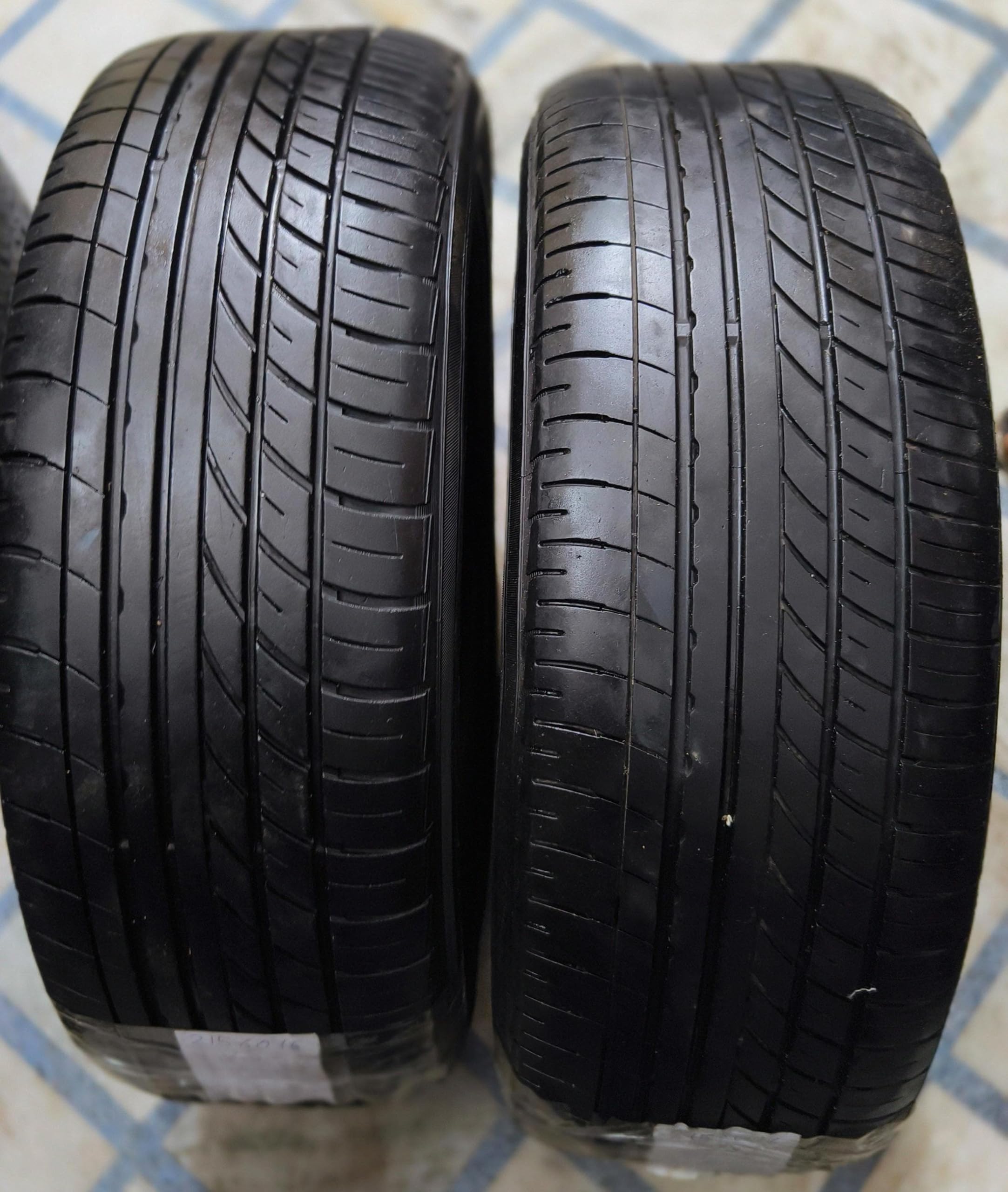 215.60.16 Used & Old Tyre With 90% Grip- 2 Tyre : Amazon.in: Car 