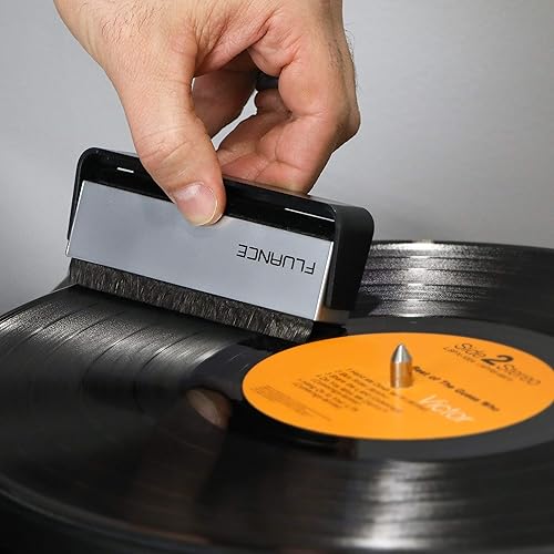 Miniatura 8 de Fluance Kit de limpieza de discos de vinilo y lápiz capacitivo con cepillo 2 en 1 de fibra de carbono antiestática y terciopelo suave LP y cepillo