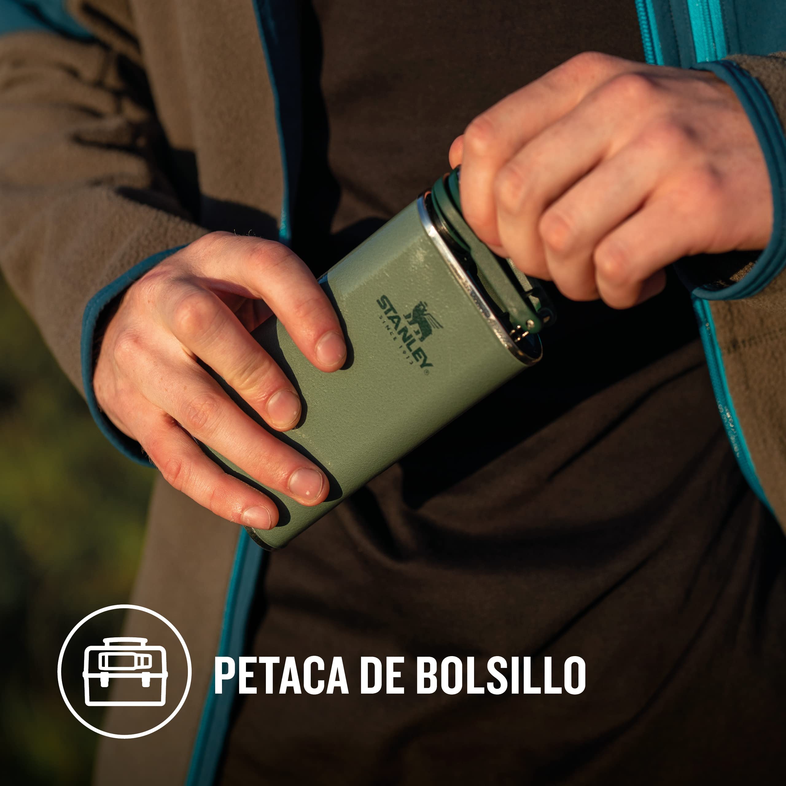 Stanley 1913 Adventure Pre-Party Vasos de Chupito + Petaca Set Hammertone Green - Acero Inoxidable Sin BPA - Petaca de Acero Inoxidable - Set de regalo - Apto Para Lavavajillas