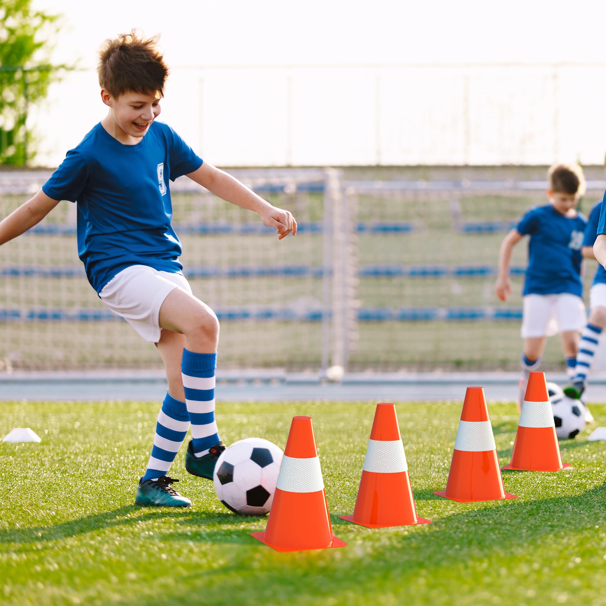 Lot de 12 cônes d'avertissement empilables de 23 cm - Pour activités de plein air et événements festifs - Pour le football, le sport et l'entraînement des chiens