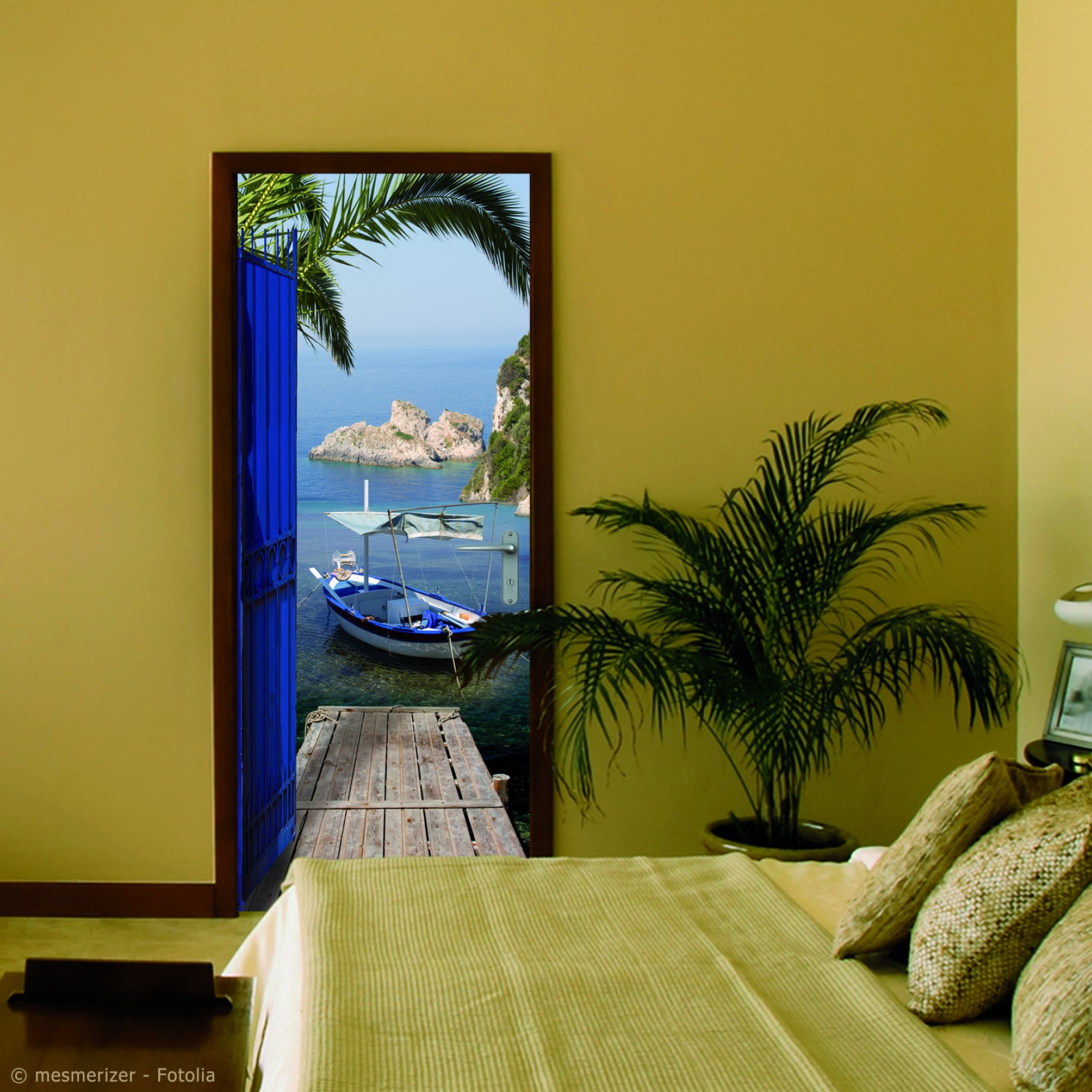Sticker mural décoratif pour porte, trompe l'oeil porte en fer bleu, vue sur la mer avec ponton, pêche et rocher, 204 cm X 83 cm
