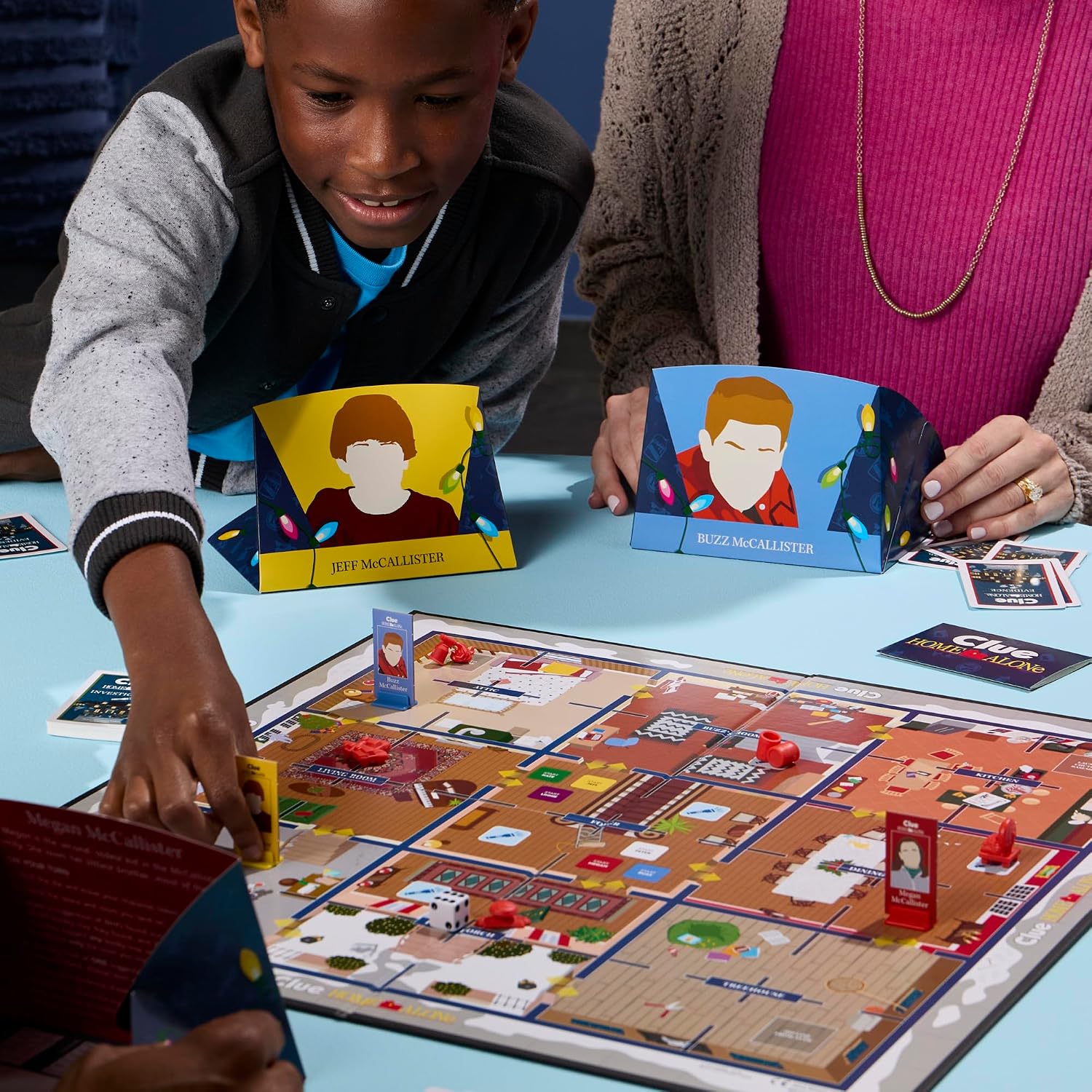 Hasbro Gaming CLUE Home Alone