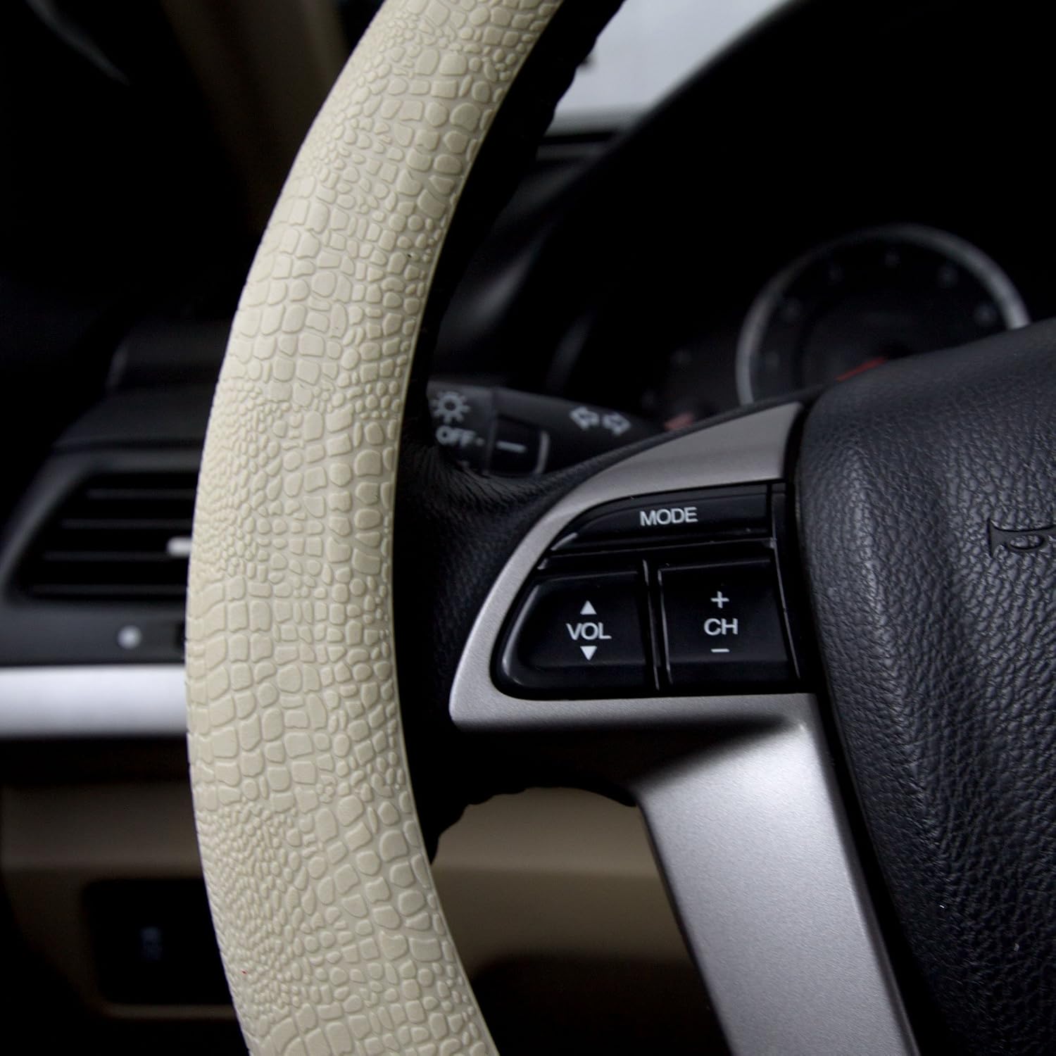 FH Group FH3001BEIGE Universal Fit Silicone Snake Pattern with Massaging Grip Beige Steering Wheel Cover fits most Cars, SUVs, Trucks, and Vans