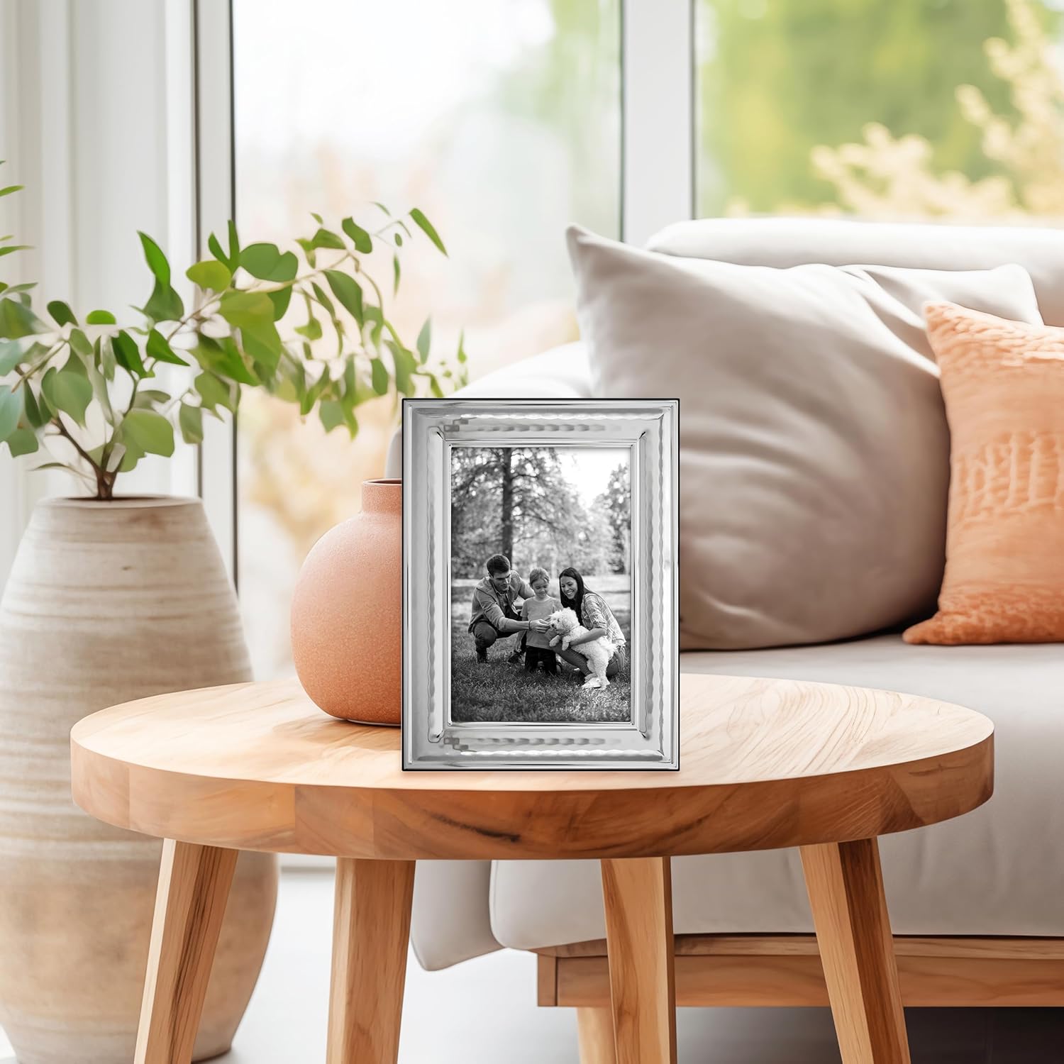 Siena Classic Hammered Silver Picture Frame, Tarnish Resistant Finish, Perfect Photo Frame for any End Table, Credenza, Shelf, or Nightstand, Silver 5x7