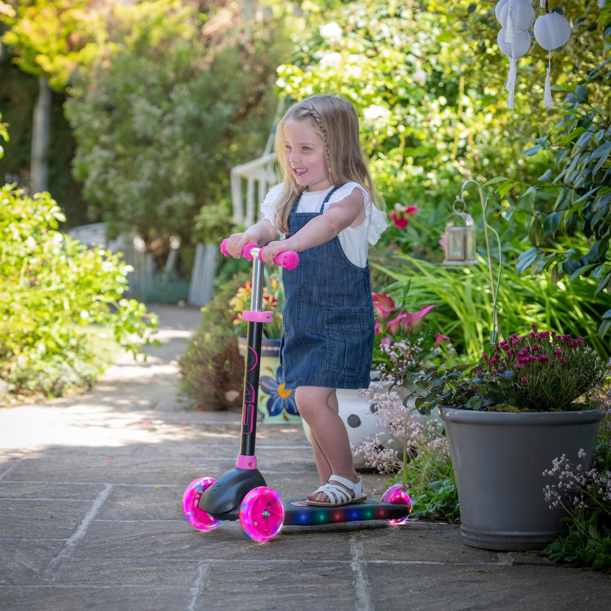 EVO Eclipse - Patinete iluminado de 3 ruedas | Patinete de empuje para niños con altura de mango ajustable | Scooter de altura de mango ajustable para niños y niñas | Patinete para niños de 3 a 12