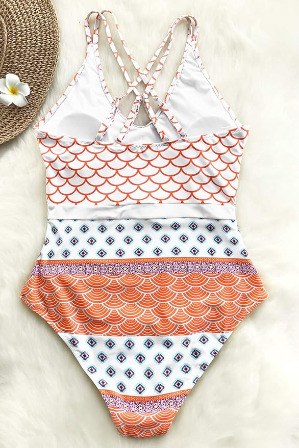 CUPSHE Women’s One Piece Swimsuit Scoop Neck Opt for a design featuring adjustable shoulder straps and a padded bra for added comfort and support.