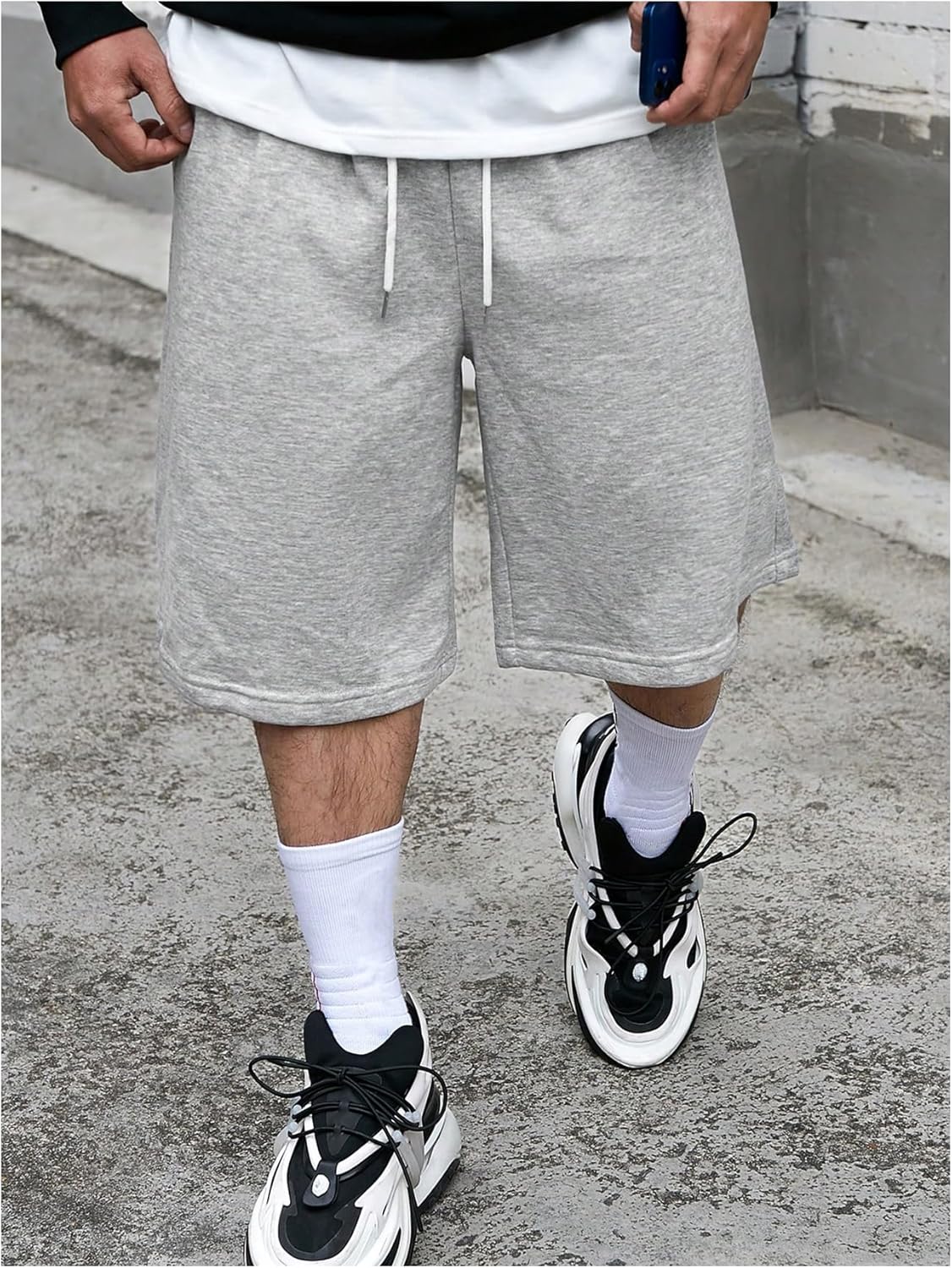 Verdusa Men's Wide Leg Drawstring Waist Knee Length Bermuda Shorts with Pocket - Image 3