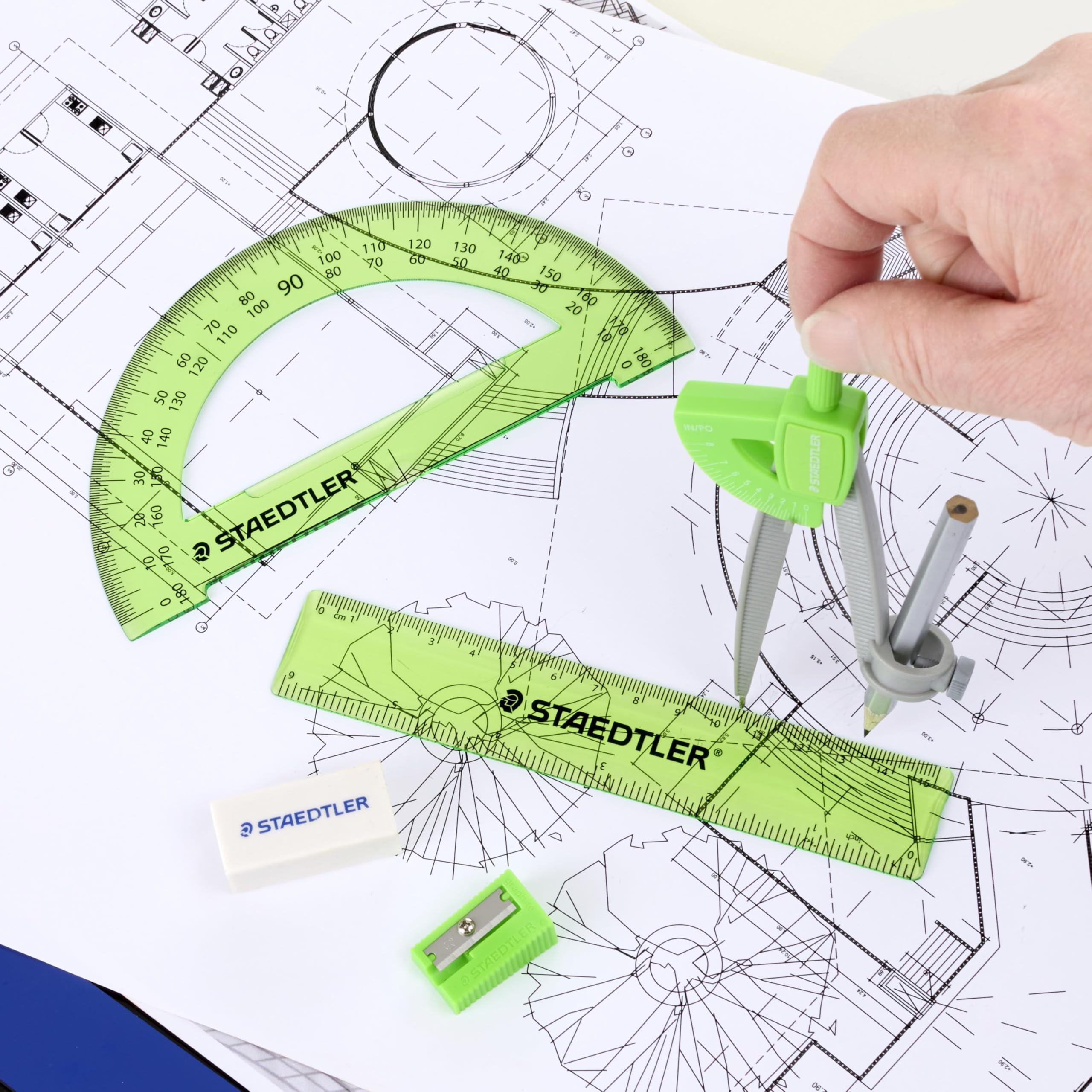 STAEDTLER Mathematik-Set für Schüler, mit 6-teiligem Kompass, 15,2 cm Lineal, 180°-Winkelmesser, Bleistift, Radiergummi und Spitzer in Aufbewahrungstasche mit Reißverschluss