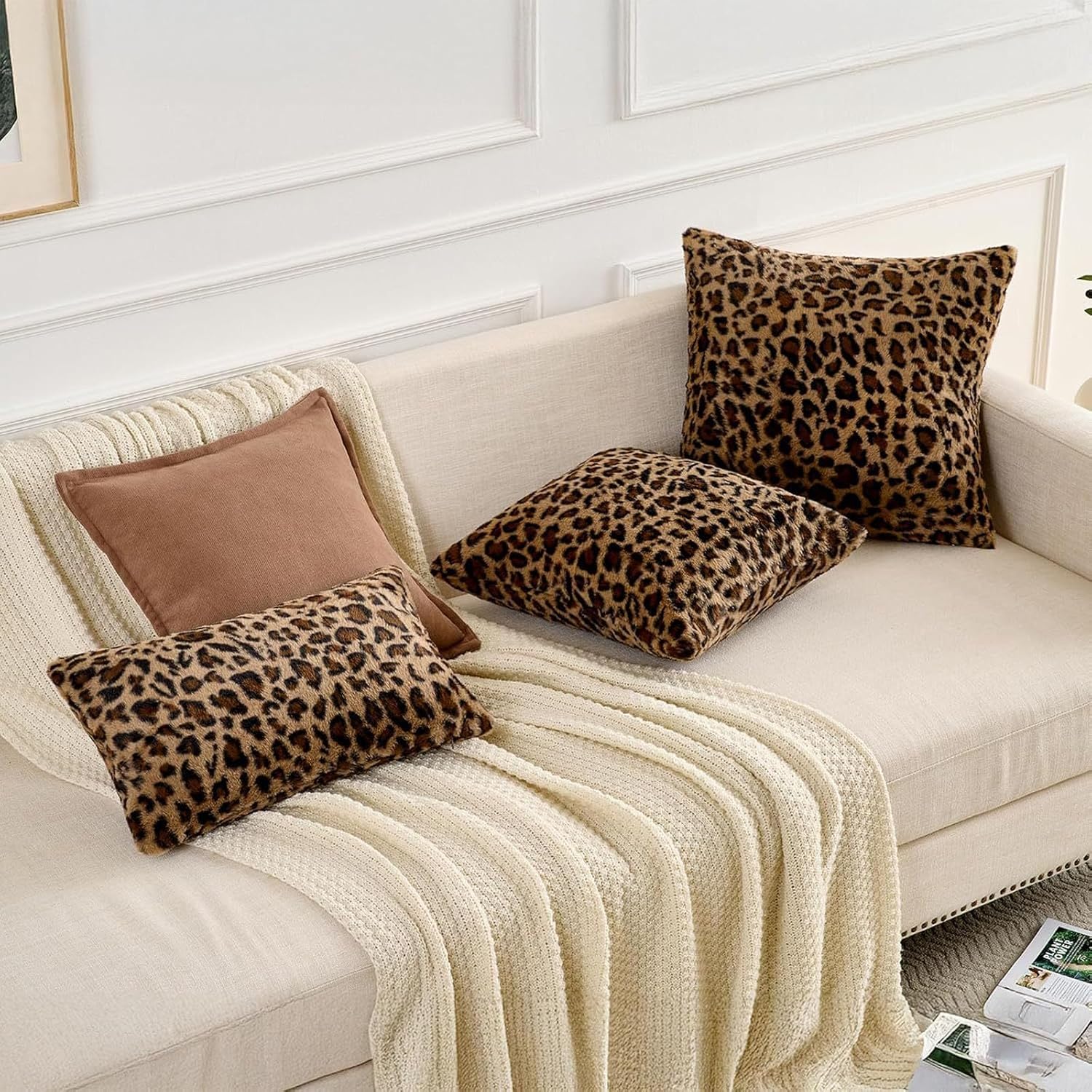 Yansanido Leopard Print Plush Throw Pillowcase 45 x 45 cmLeopard Print Throw Pillowcase, 1 Pcs 17.7 Inch x 17.7 Inch Thickened Plush Pillow Cover for Living Room Sofa