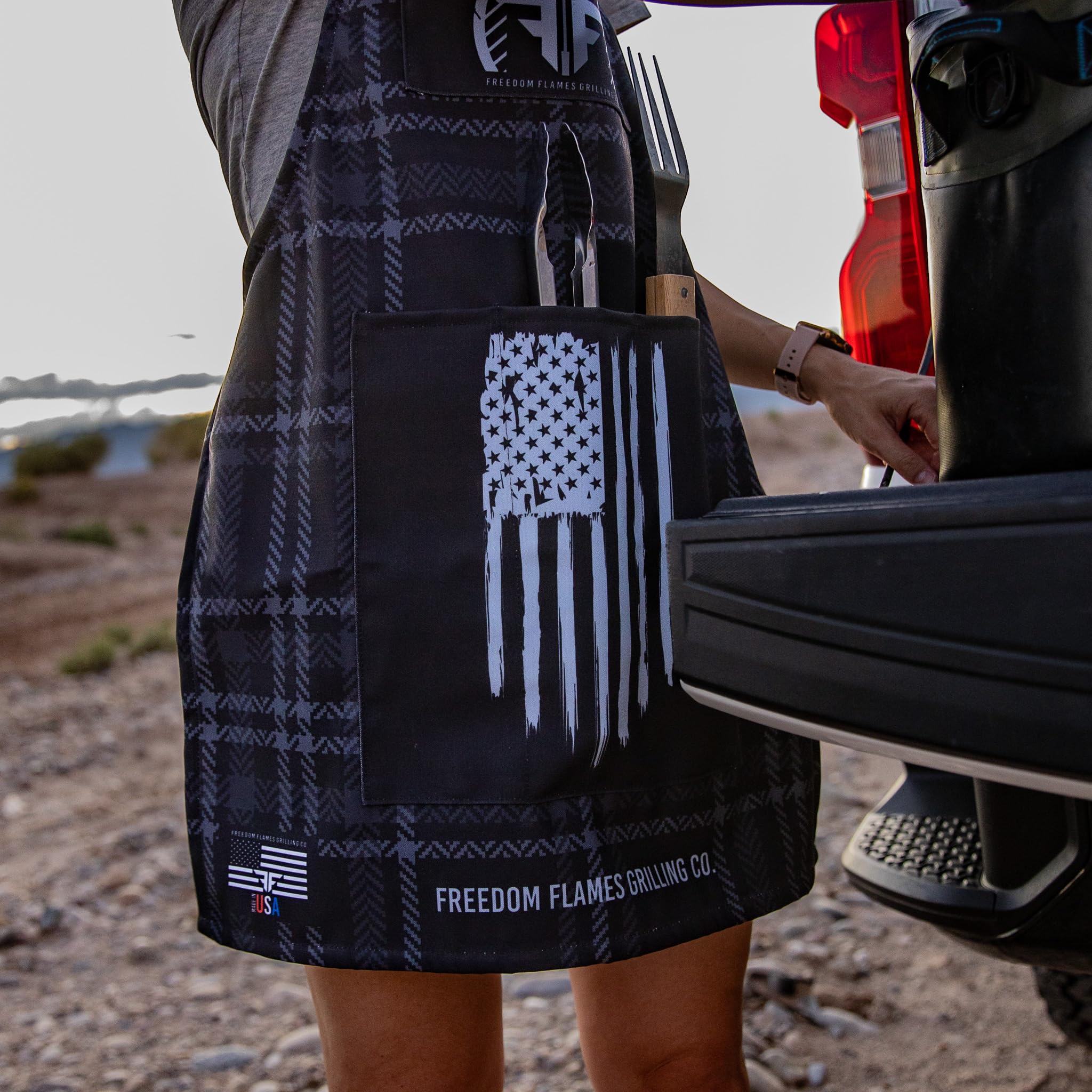 Delantal para parrilla de barbacoa, fabricado en los Estados Unidos, delantal de cocina con bolsillos, accesorio de parrilla para barbacoa y ahumador de carne