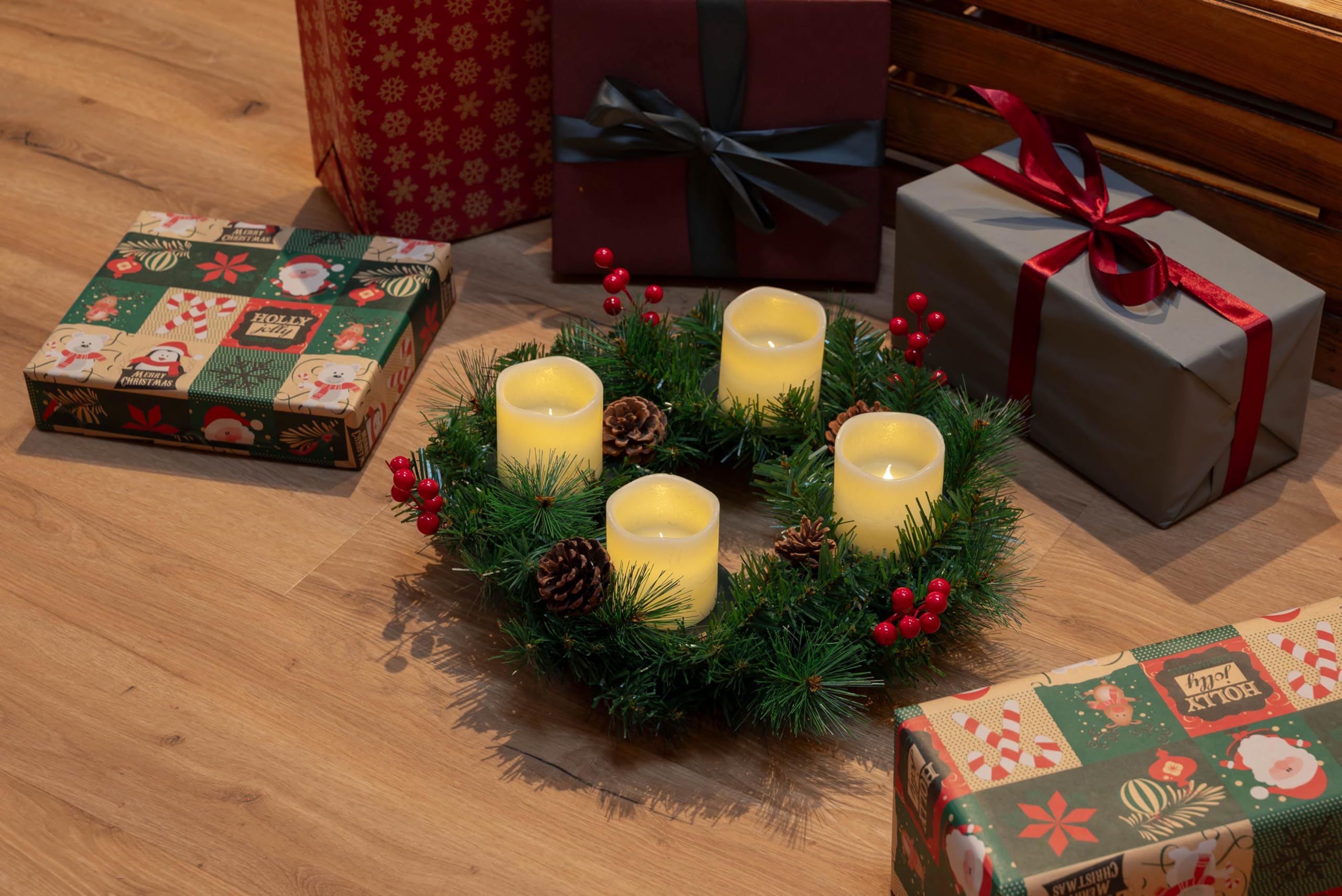 Knstlicher Adventskranz  45 cm mit 4 LED Kerzen aus Echtwachs in rot oder  Creme | praktische Fernbedienung mit Timer und Lichtfunktionen | inkl.  Kerzenhalter | nadelfrei (Creme) : Amazon.de: Kche, Haushalt & Wohnen