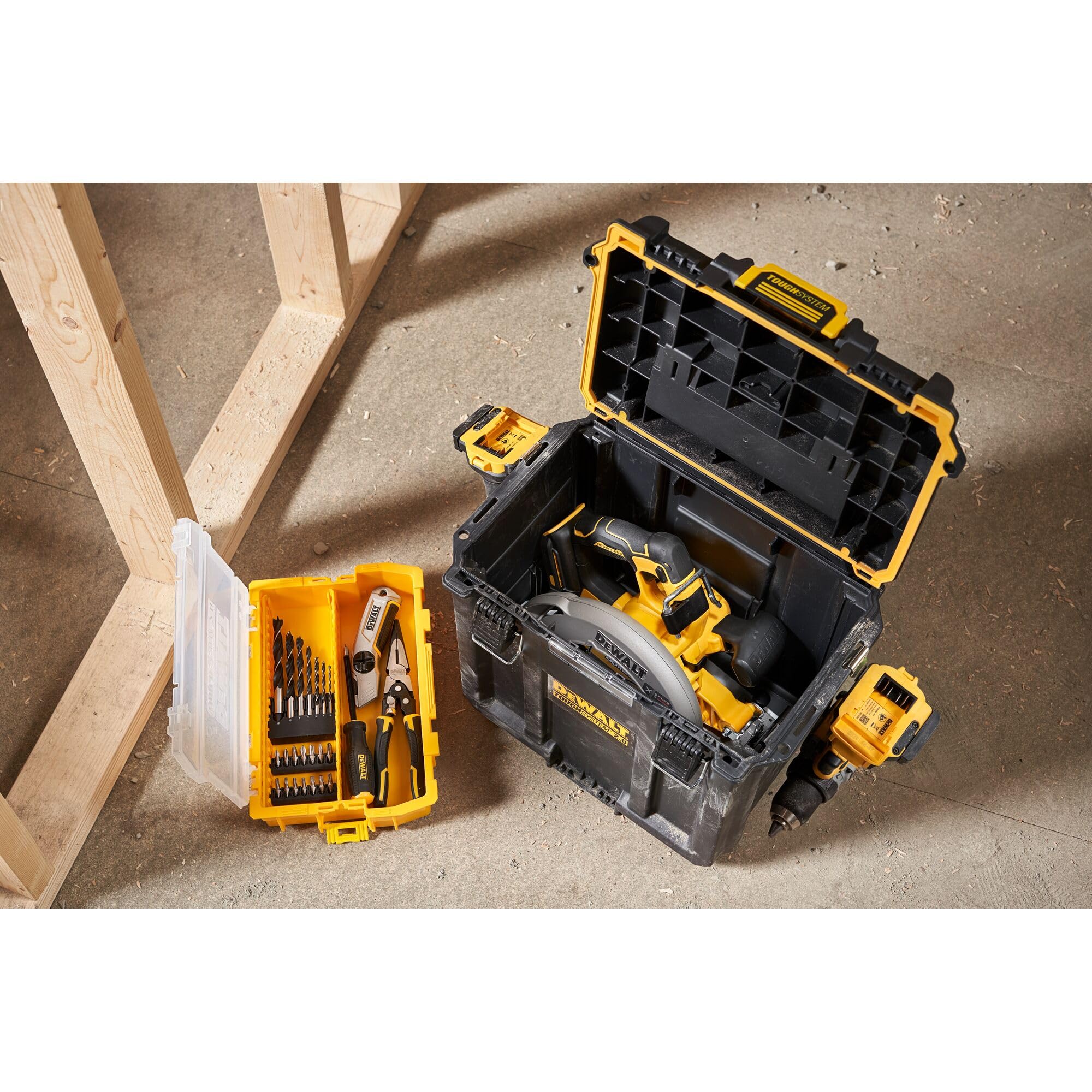 DEWALT TOUGHSYSTEM 2.0 Caja de herramientas compacta y duradera con separadores extraíbles (DWST08035)