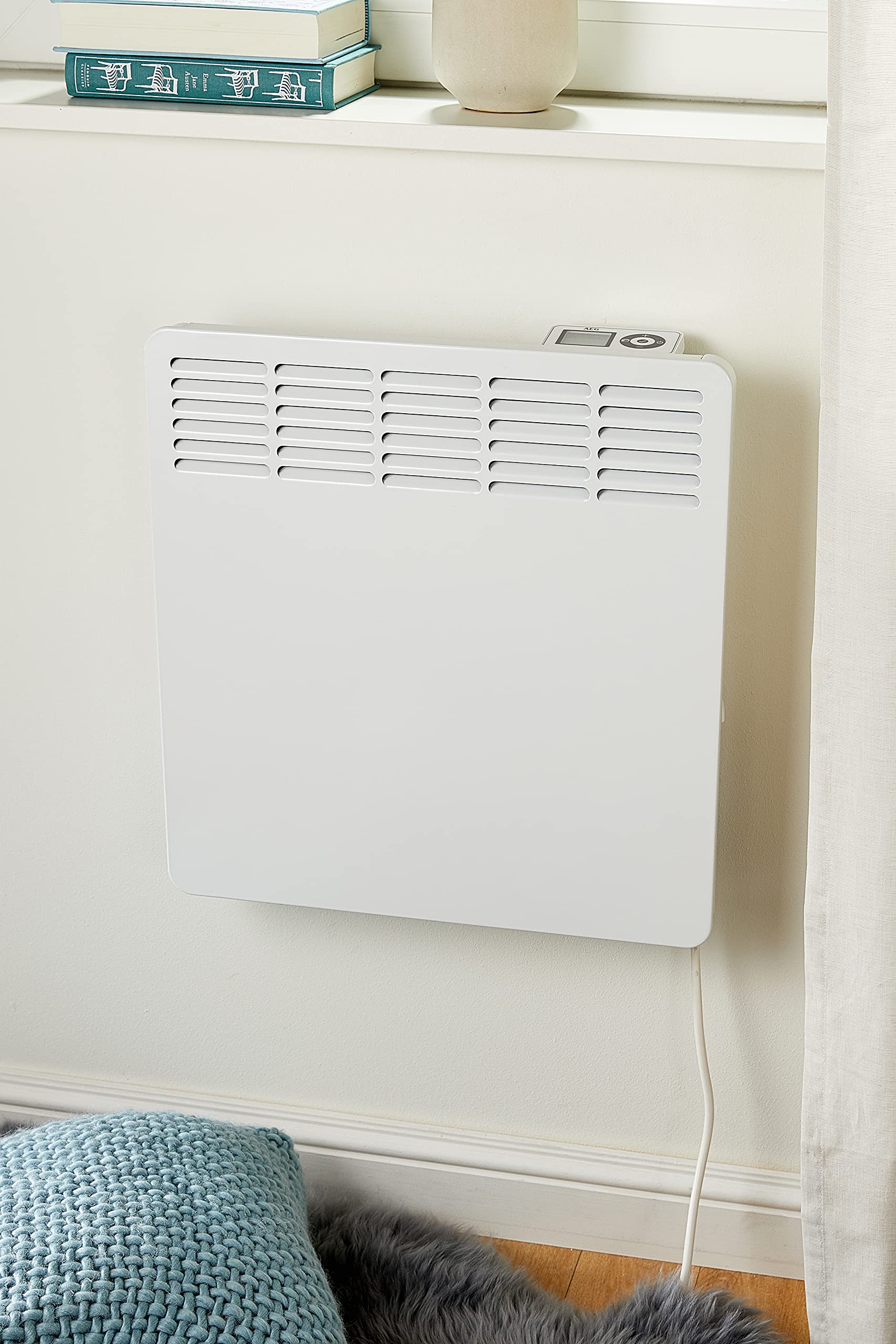 AEG Konwektor ścienny WKL 1005, energooszczędne ogrzewanie elektryczne, 1000 W na ok. 12 m², atest TÜV, wyświetlacz LCD, tygodniowy programator czasowy, 236533
