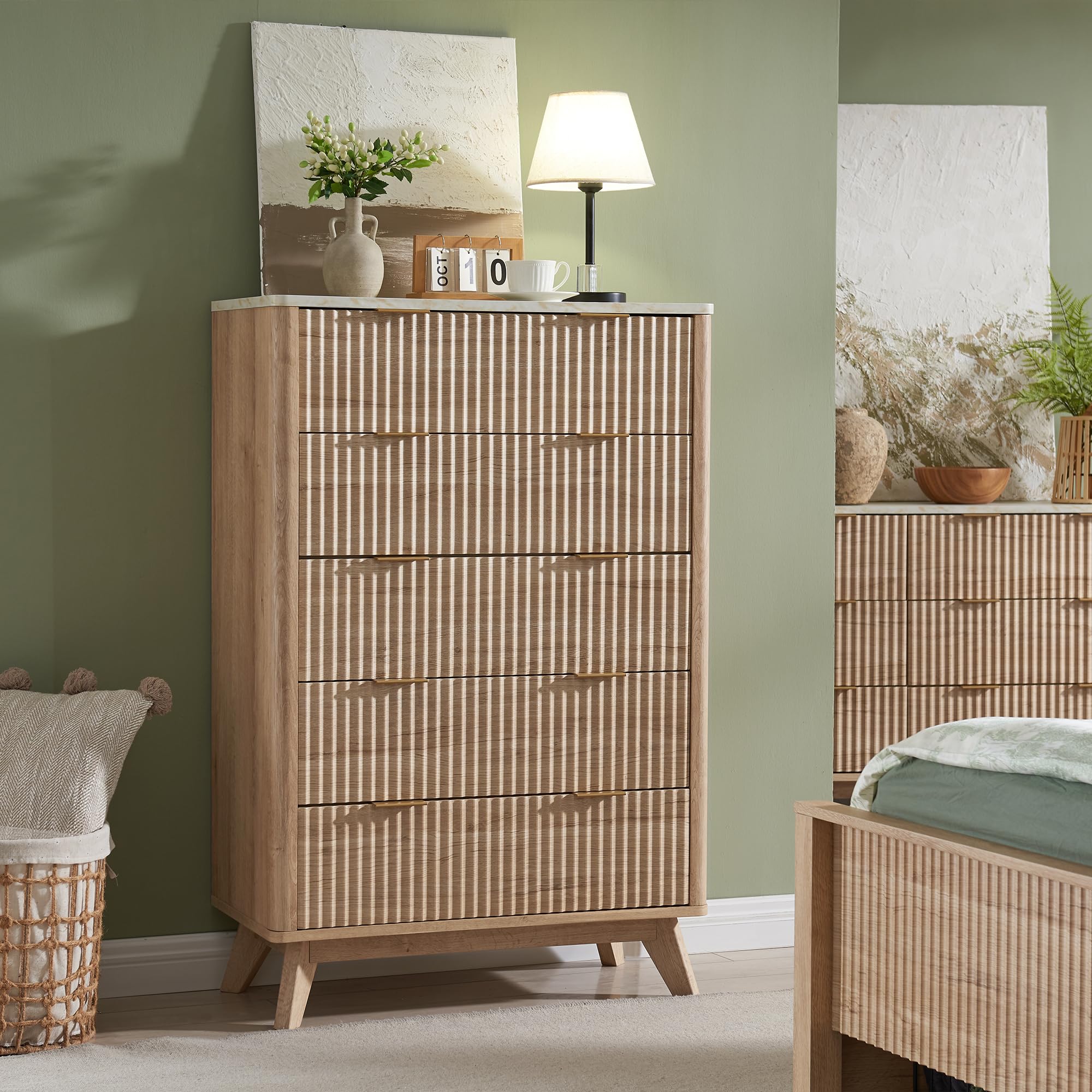 Cassettiera con 5 cassetti, 122 cm, design moderno con scanalature, con piano in melammina effetto marmo, per camera da letto e soggiorno, rovere naturale