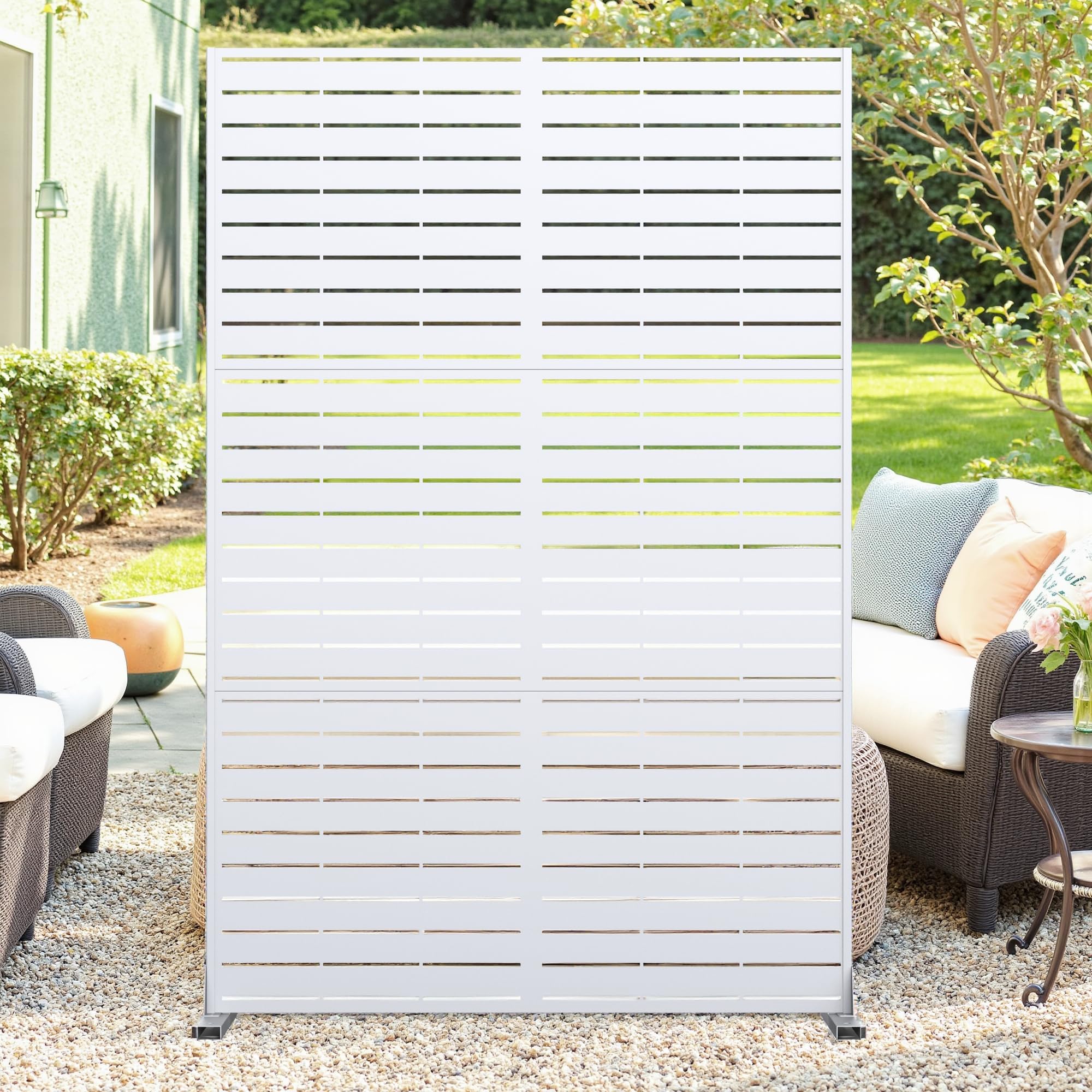 Towallmark Sichtschutz aus Metall freistehend, 183 x 119 cm, Dekorative Sichtschutzwand für Garten, Terrasse & Pool, Wetterfest & Einfache Montage, weiß