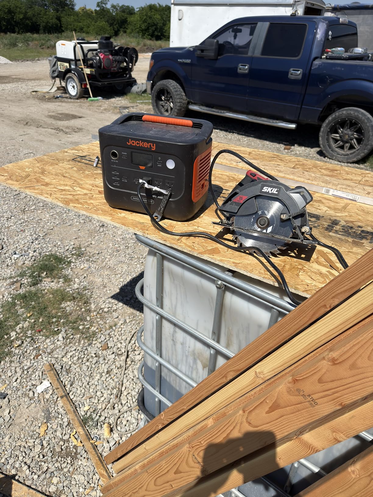 Jackery Explorer 1000 control panel showing display screen and output ports