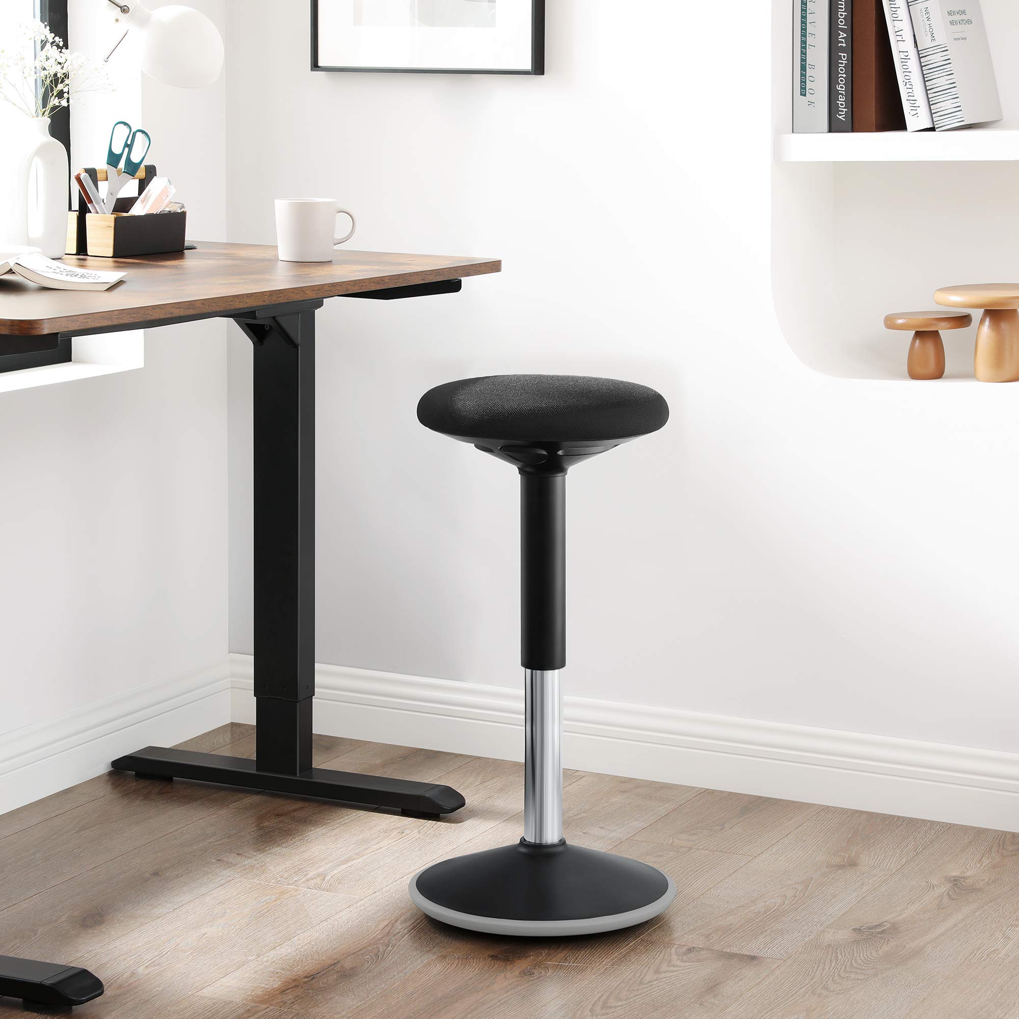 SONGMICS Dynamischer Sitzhocker, Stehhocker, Arbeitssitz, 360 ° drehbar, ergonomisch, höhenverstellbar 56-81 cm, einfache Montage, Schwarz OSC05BK