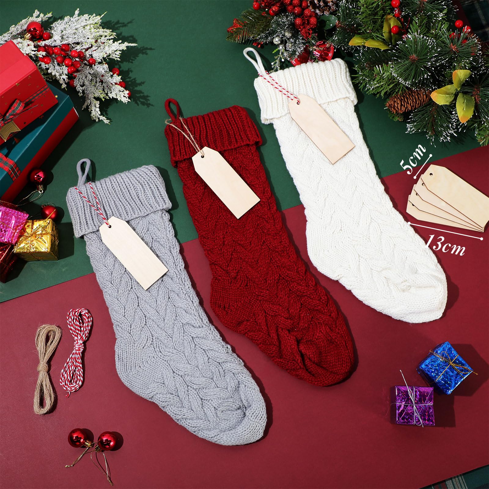 Sumind Lot de 6 chaussettes de Noël tricotées avec étiquettes nominatives, décoration de cheminée (bordeaux, gris, blanc ivoire) - 45,7 cm