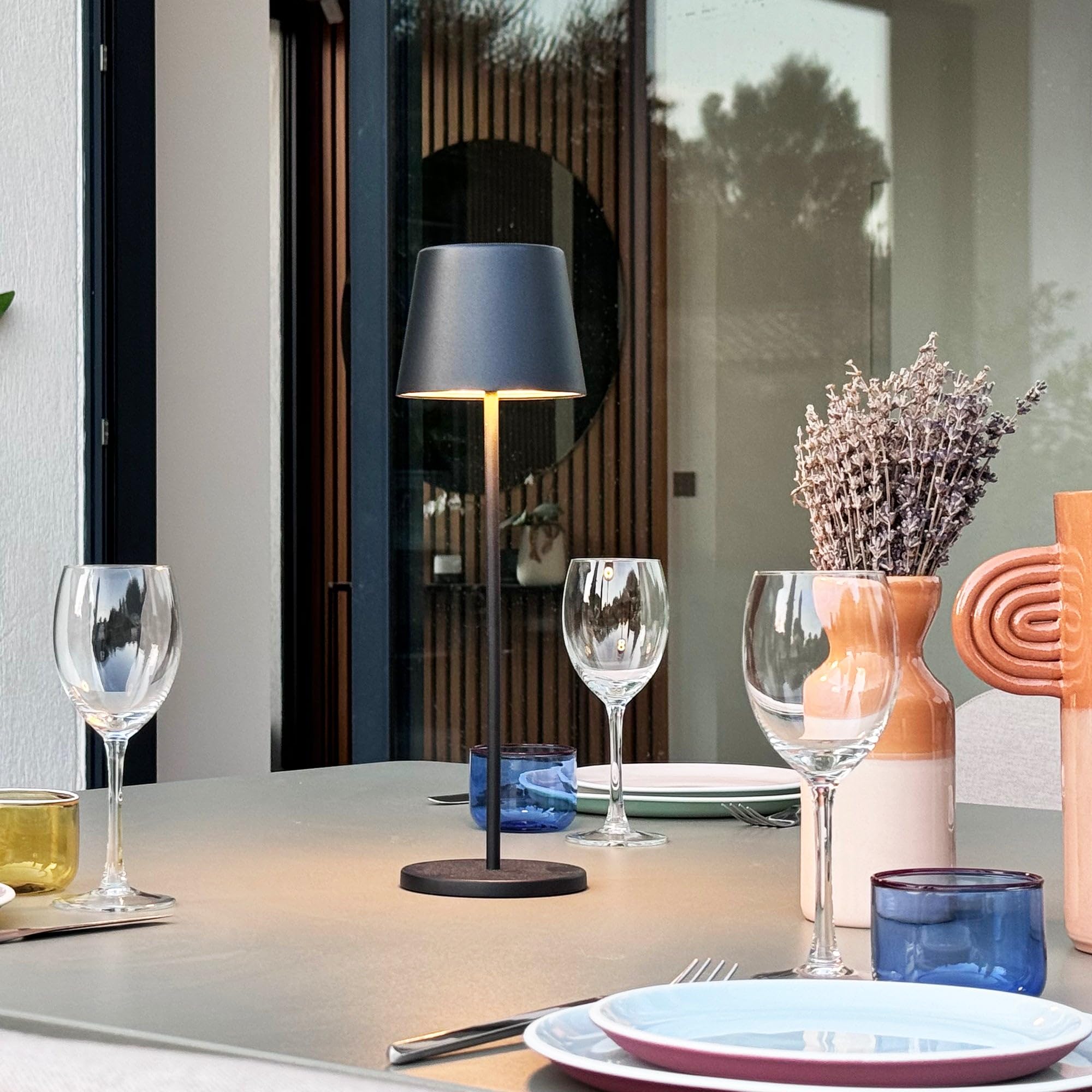 KELLY BLACK - Juego de 6 lámparas de mesa táctil inalámbricas de aluminio LED blanco regulable H38 cm con bandeja de carga