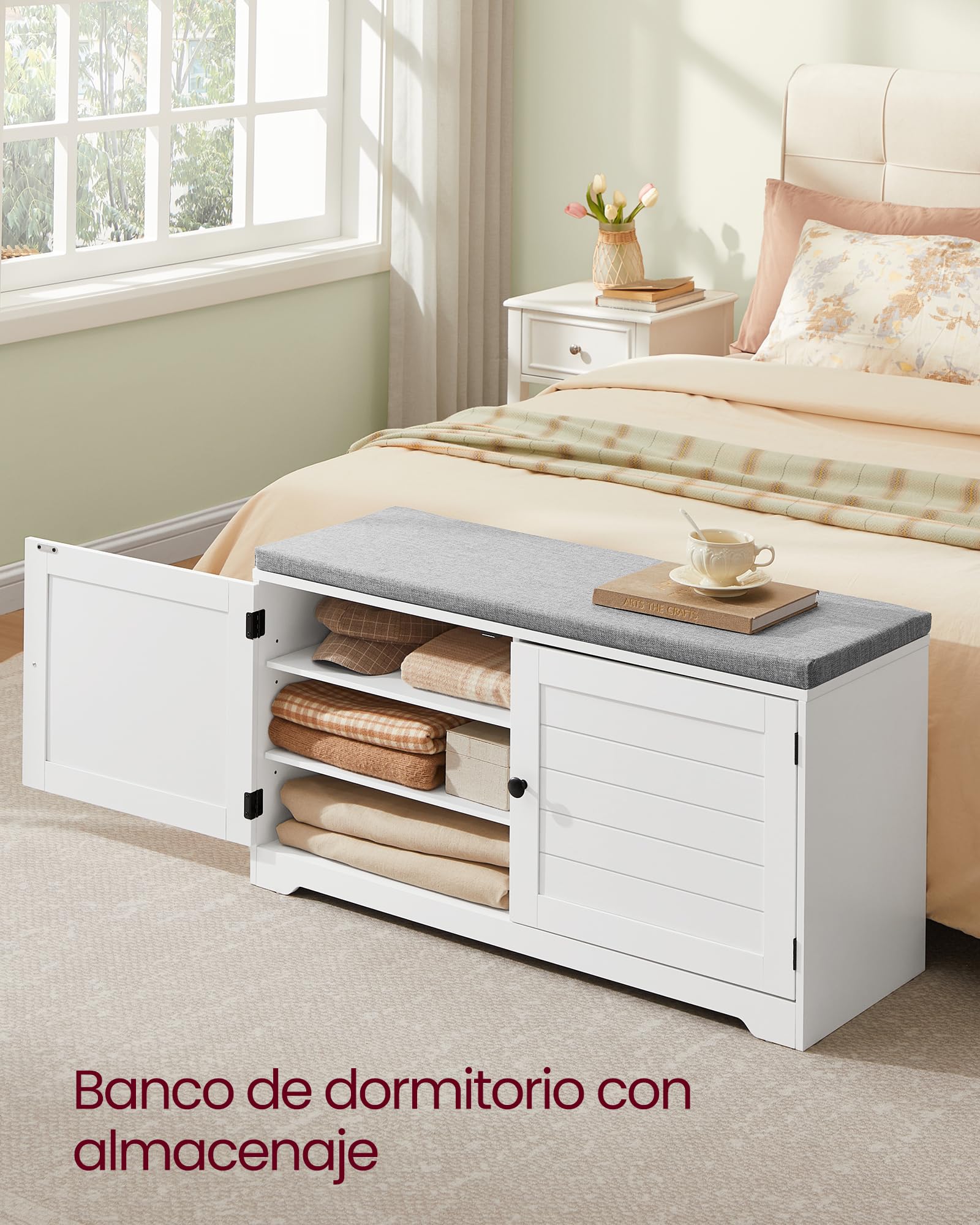VASAGLE Banco Zapatero de 3 Niveles, con Puertas y Cojín, Estantes Ajustables, 35,5 x 101 x 52,5 cm, para Entrada, Dormitorio, Blanco Nube y Gris Paloma LSB044W01