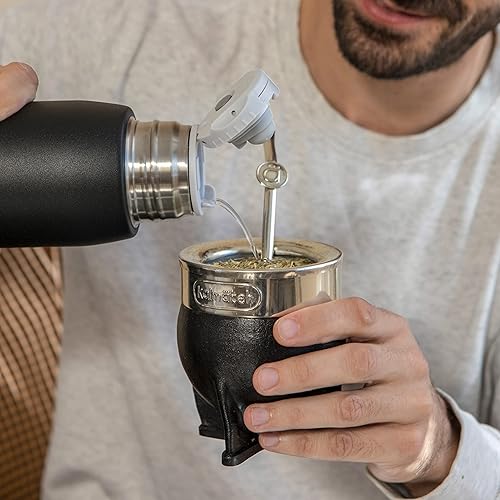 Vista 14 de Kalmateh Imperial Mate Premium - Incluye taza de yerba mate envuelta en cuero de acero inoxidable hecha a mano con bombilla de alpaca de Argentina