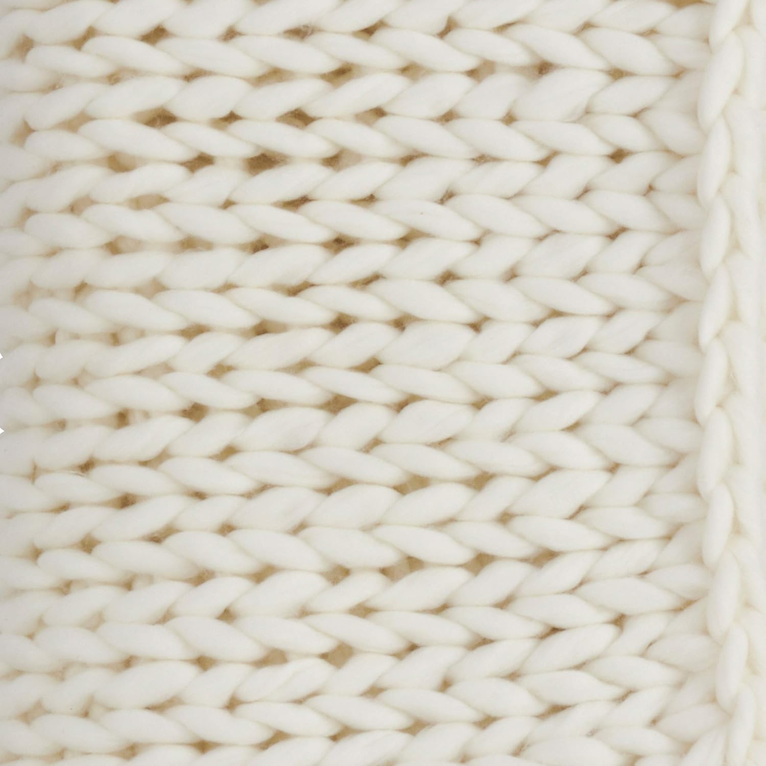 SARO LIFESTYLE Chunky Knit Throw in Poly Blend