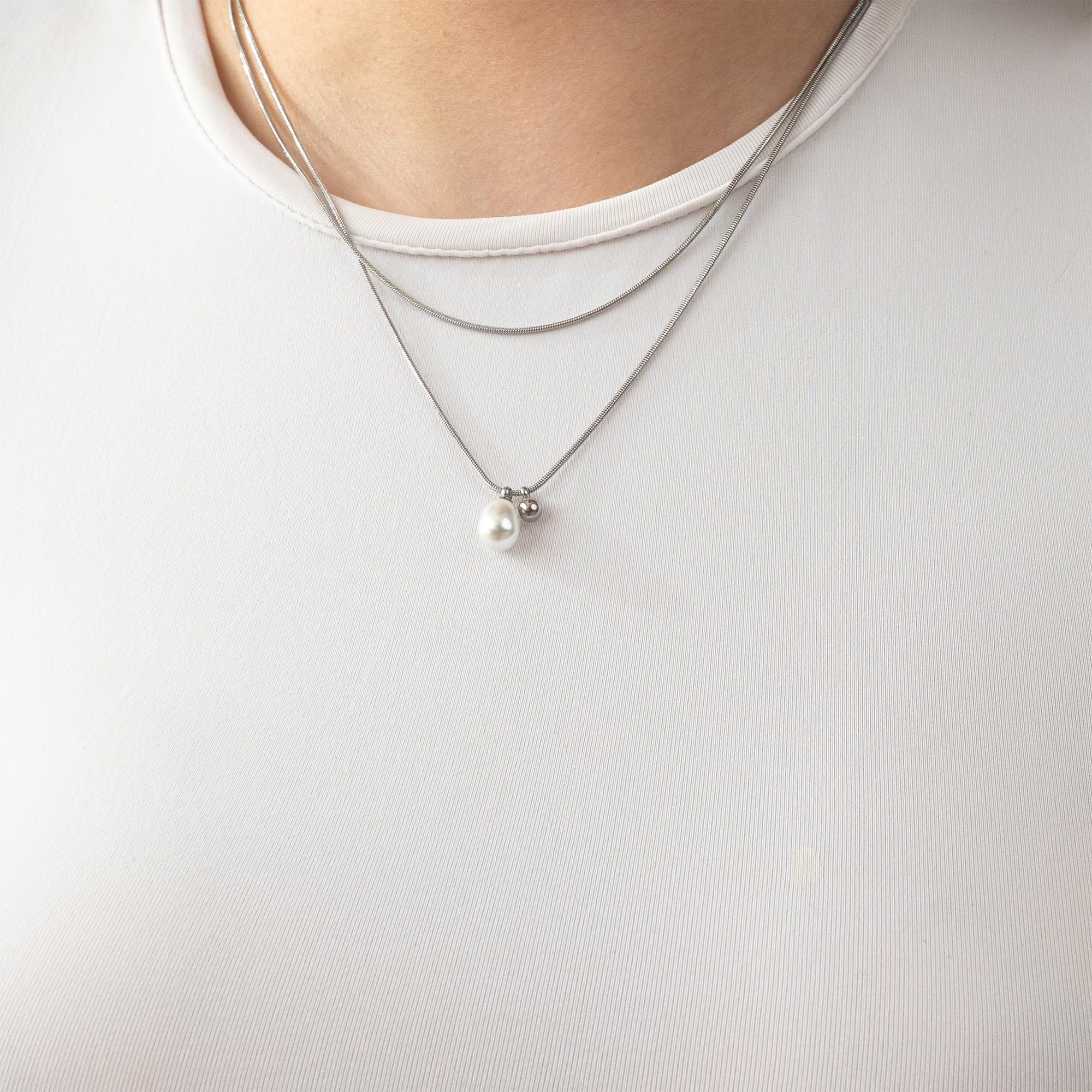 s.Oliver Damen Schmuck – Edelstahl Halsketten und Armbänder mit Perlendetail – Stilvoll & Modern – Perfekte Geschenkidee