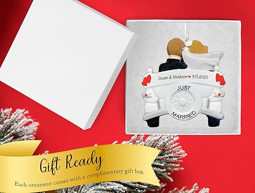 Miniatura 8 de UniqXmas Adorno personalizado de nuestro primer matrimonio de Navidad 2023  Novio personalizado frente a la iglesia para el árbol de Navidad  Pareja