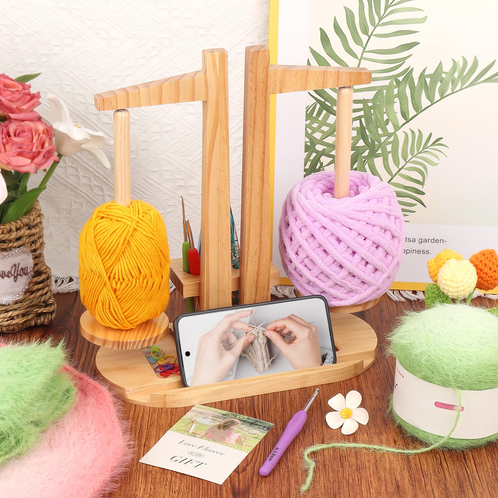 Coopay Porte-fil à crochet, double dérouleur de laine pour tricot, grand support magnétique rotatif avec support pour téléphone portable, porte-pelotes de laine multifonction en bois pour les amateurs