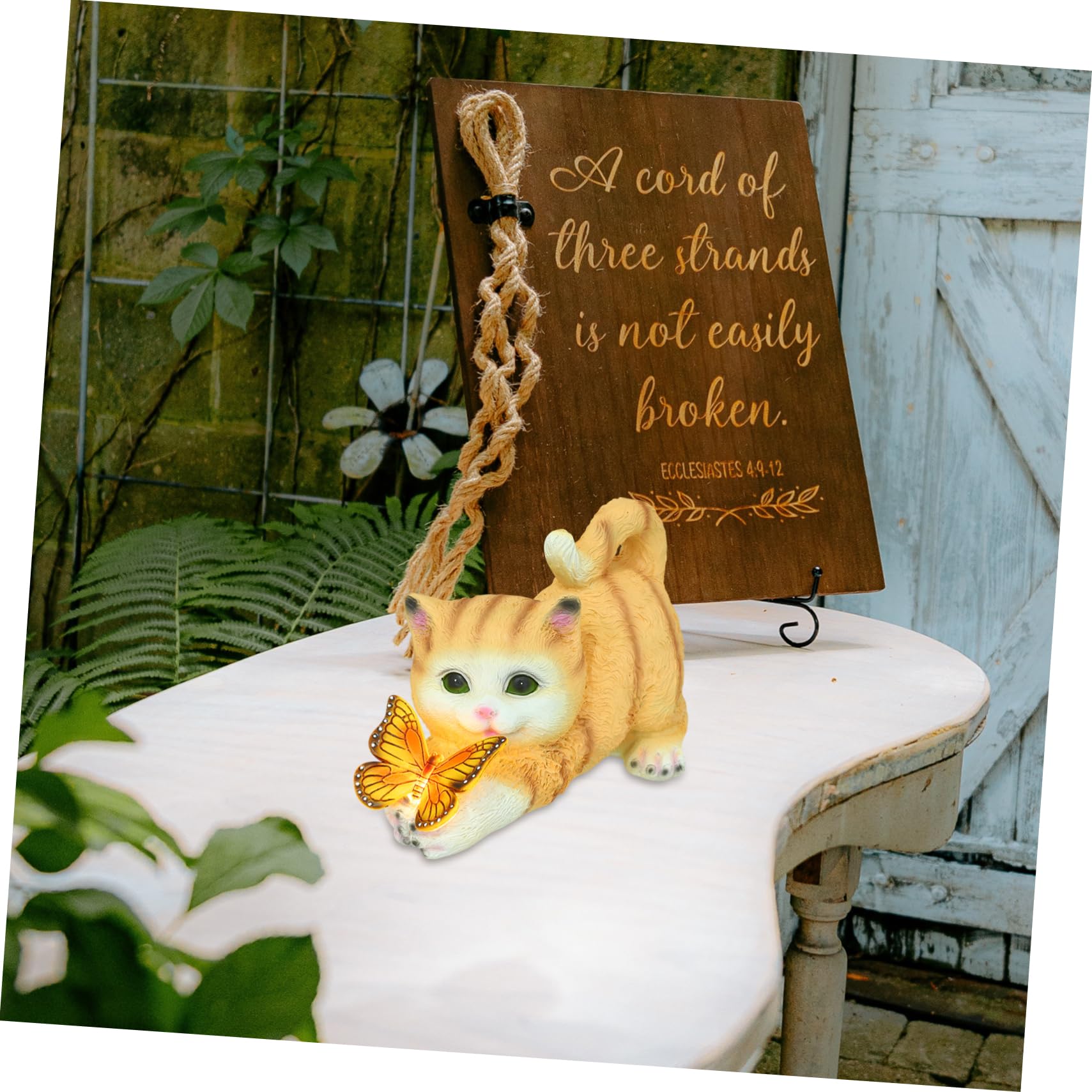 Realistische Katzenornament aus Kunstharz mit Gelber Farbe und Einzigartiger Form Raumdekoration für Garten und Sammler Lebensechte Katzenfigur für Outdoor Bereich