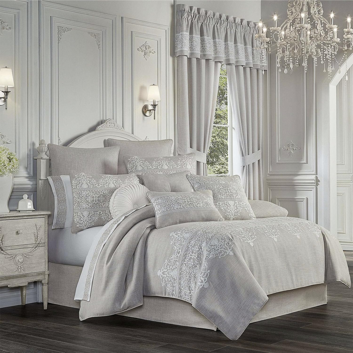 J. Queen New York Aimee Bedding Set