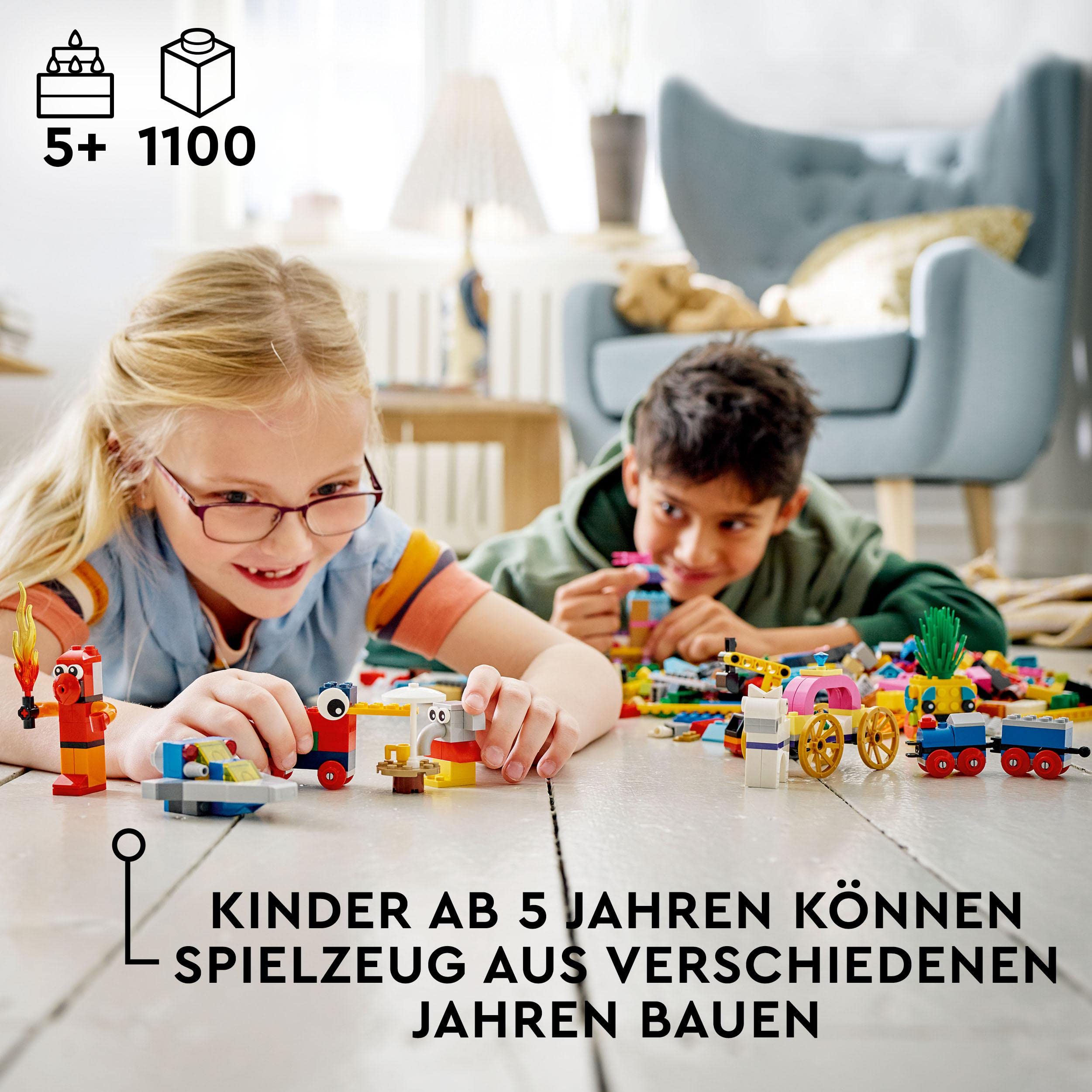 LEGO 11021 Classic 90 Jahre Spielspaß Set, Bausteine-Box mit 15 Mini-Modellen legendärer LEGO Spielzeuge, inkl. Zug und Schloss, Konstruktionsspielzeug