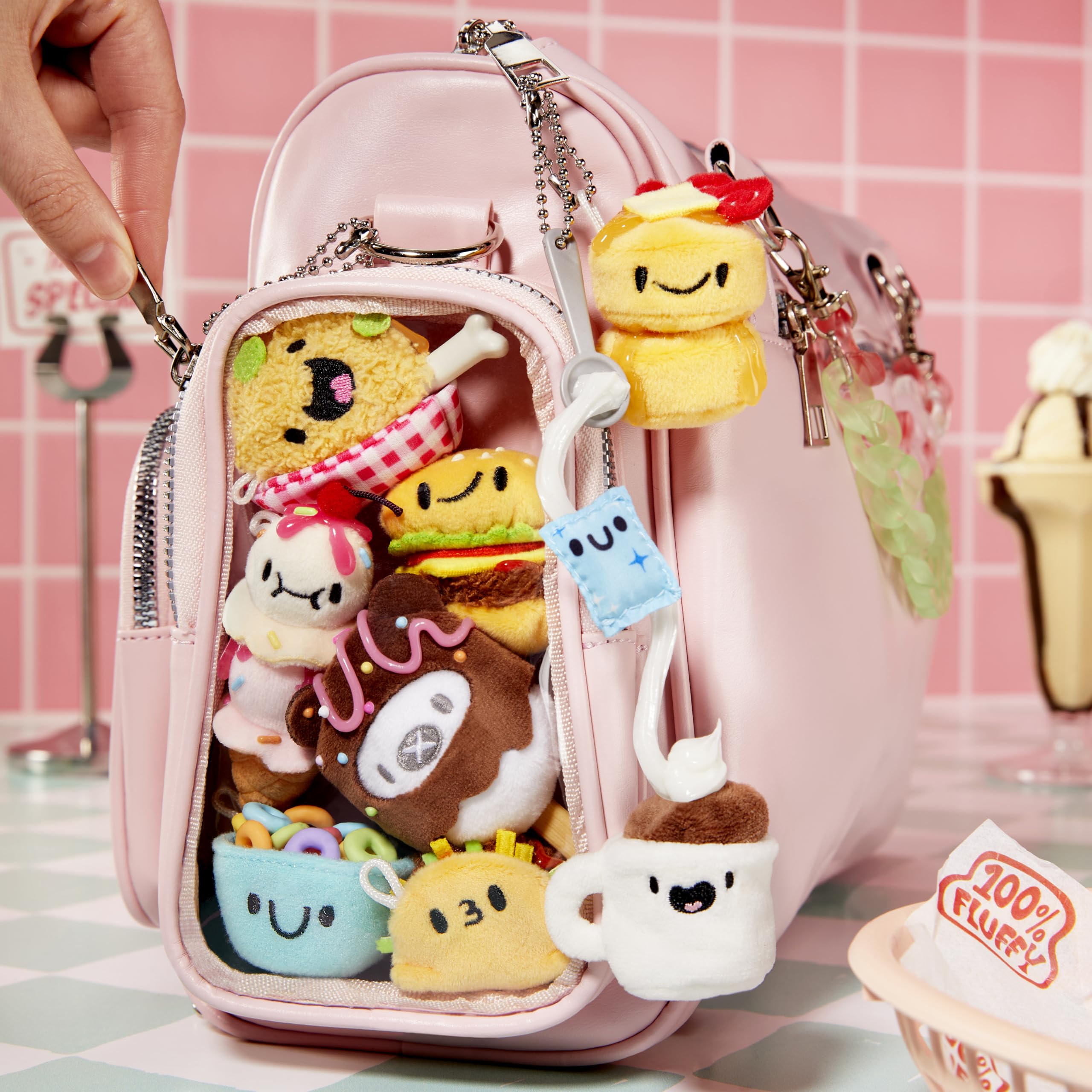 MGA’s Miniverse Make It Mini Plush – Zestaw do samodzielnego wykonania pluszowych zabawek o tematyce kulinarnej z klejem samoutwardzalnym i breloczkiem, 8 figurek kolekcjonerskich, dla dzieci od 8 lat